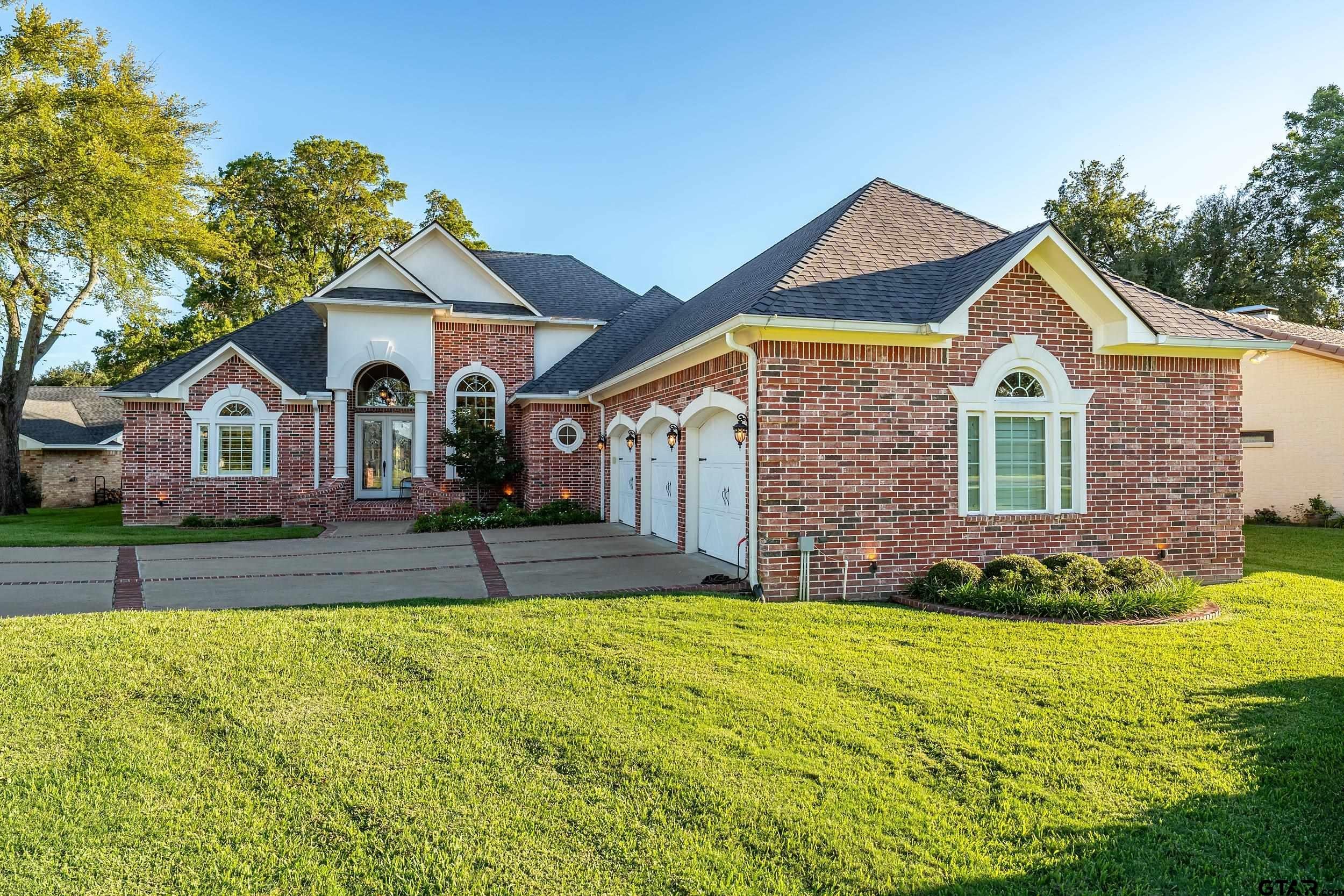 173 FAIRWAY DR