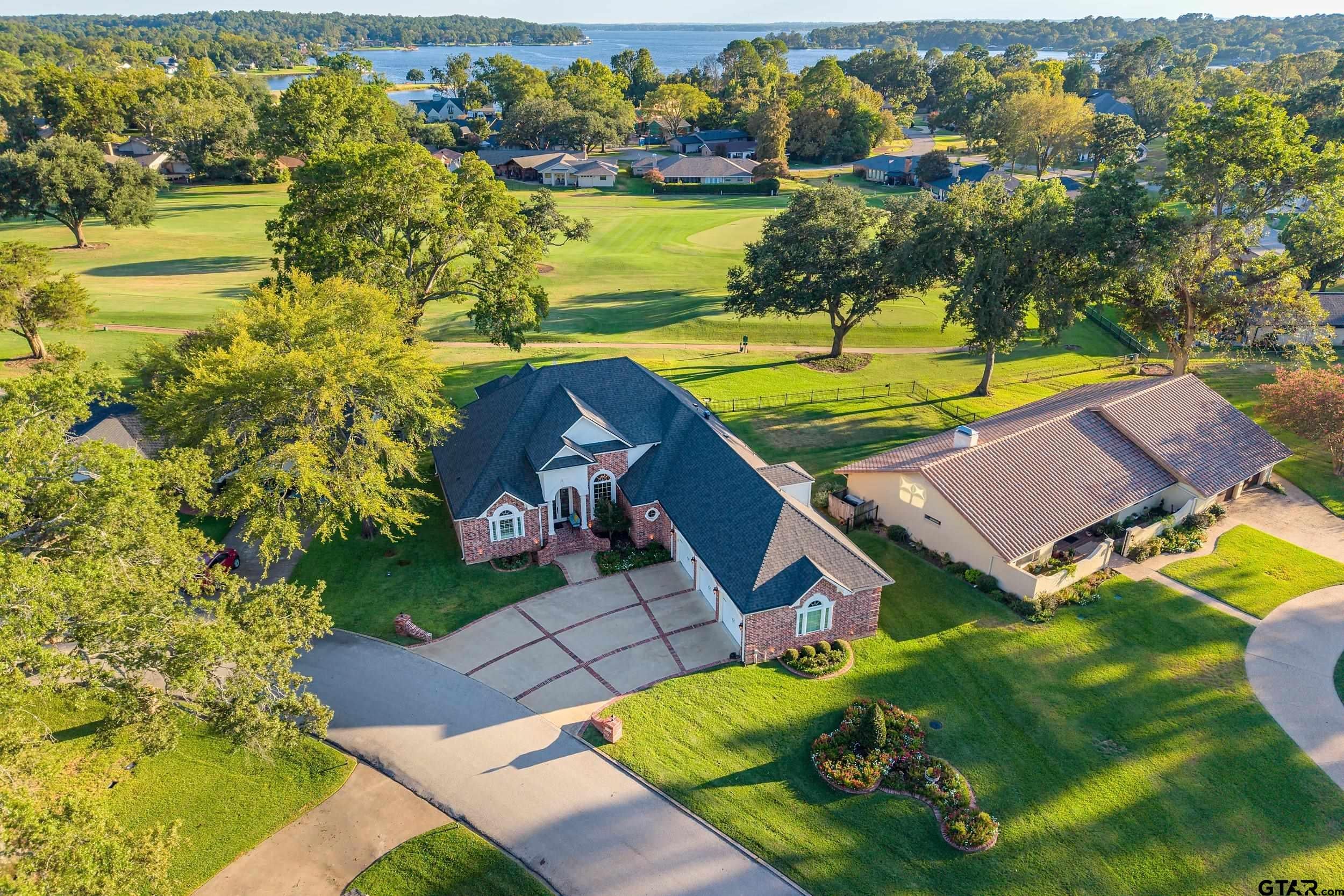 173 FAIRWAY DR