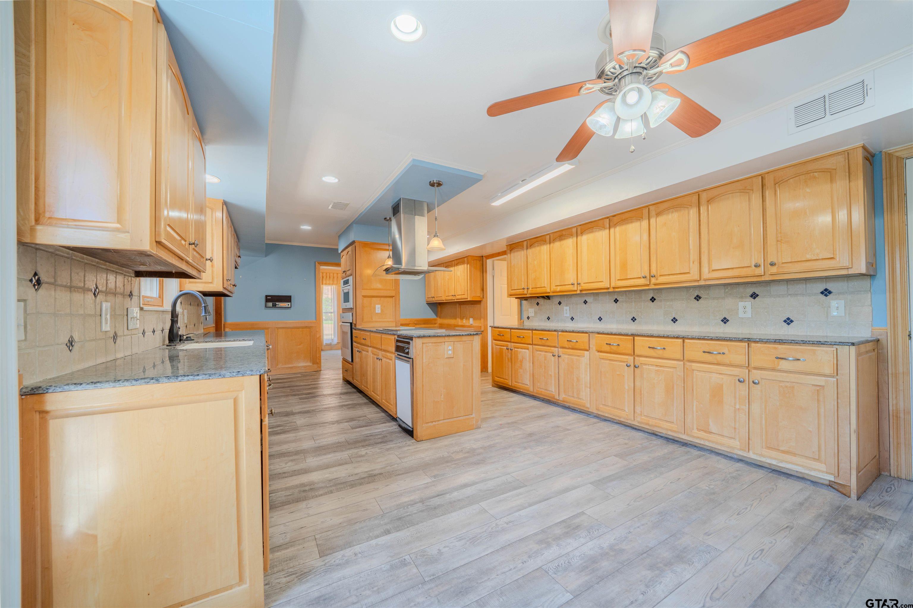 1416 Lazy Ln