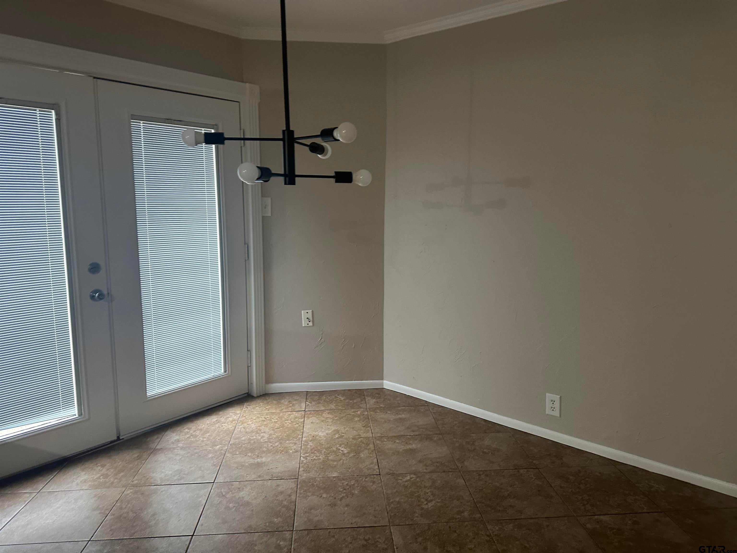 1507 Hillcrest