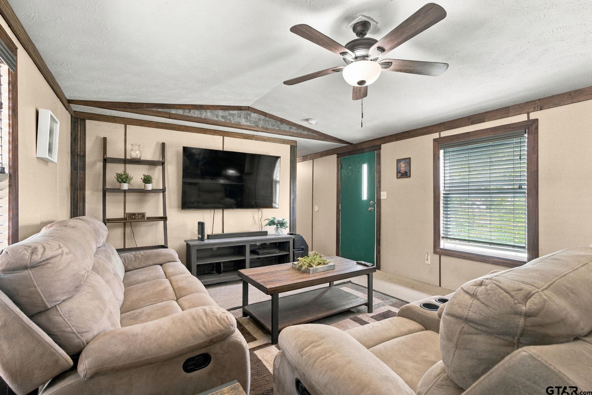 22107 Lakewood Dr