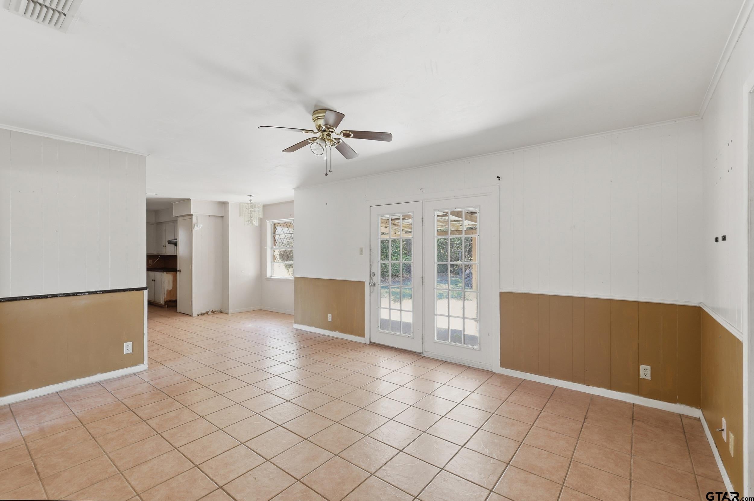 3404 Benbrook Dr