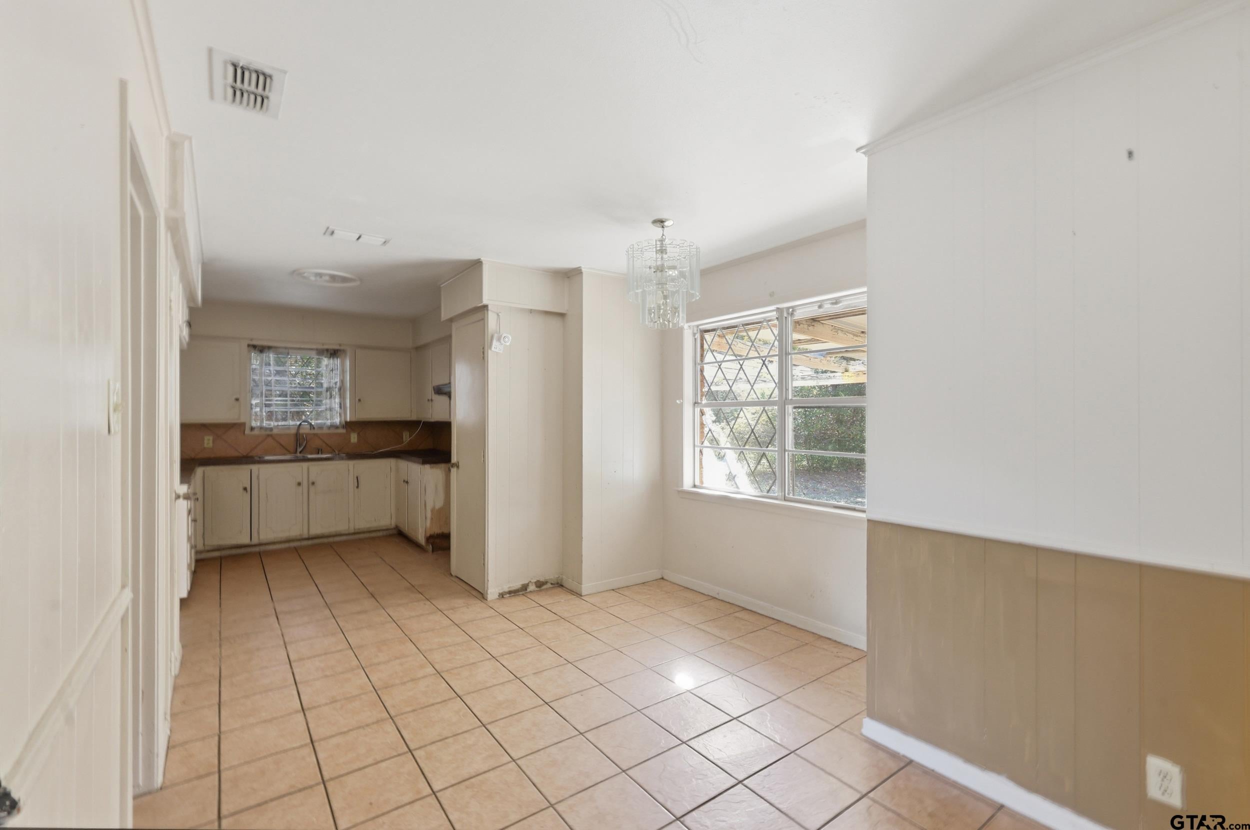 3404 Benbrook Dr