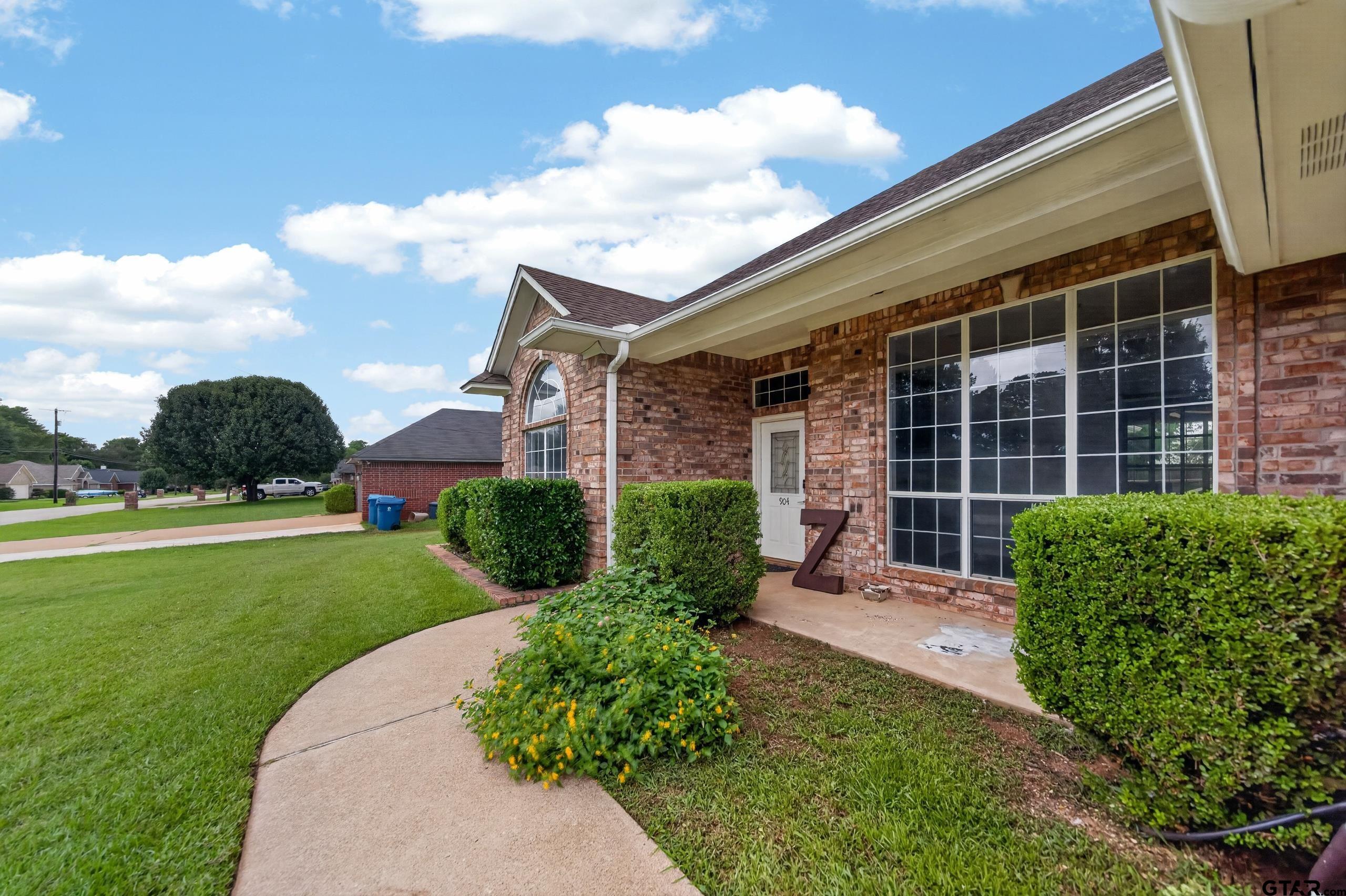 904 Bob White Ln
