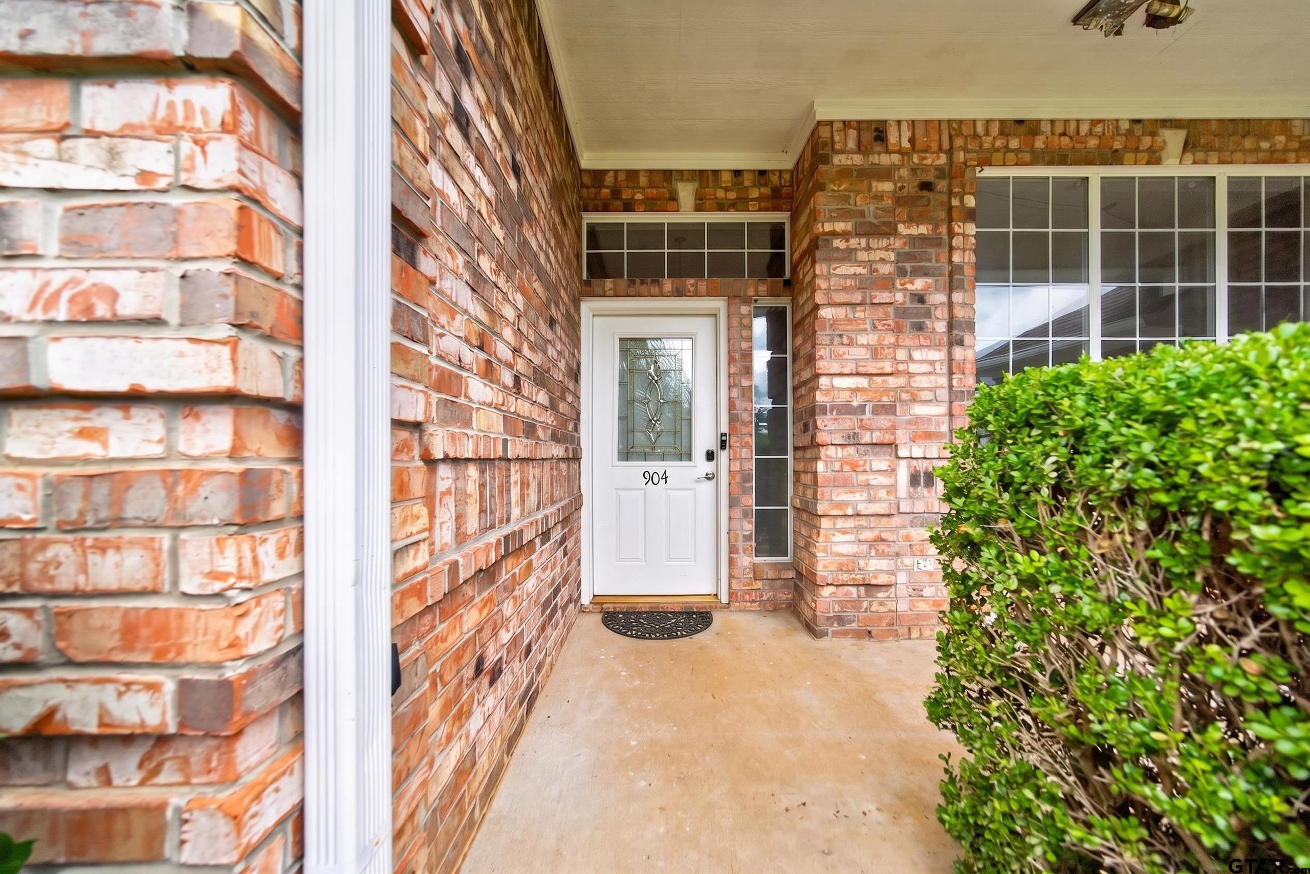 904 Bob White Ln