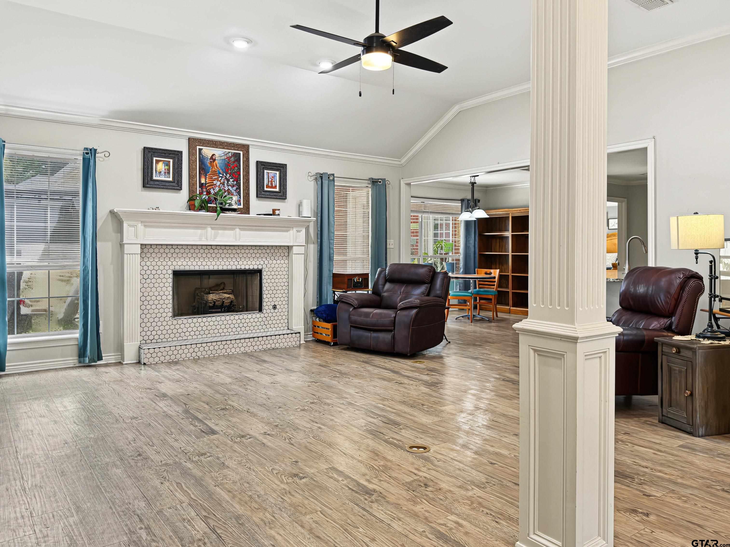 11237 Willow Oak Ln
