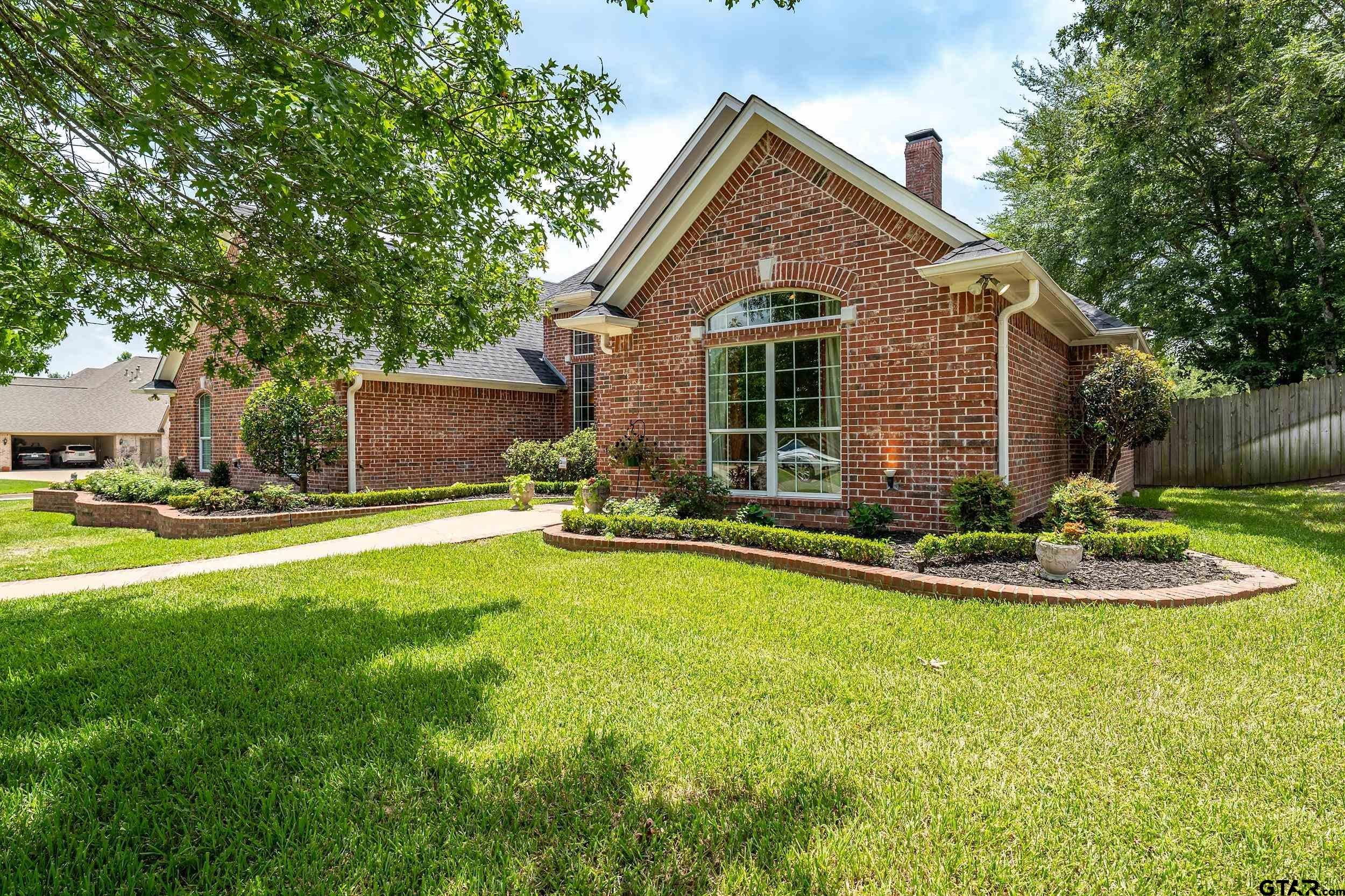 2102 Holly Creek Dr