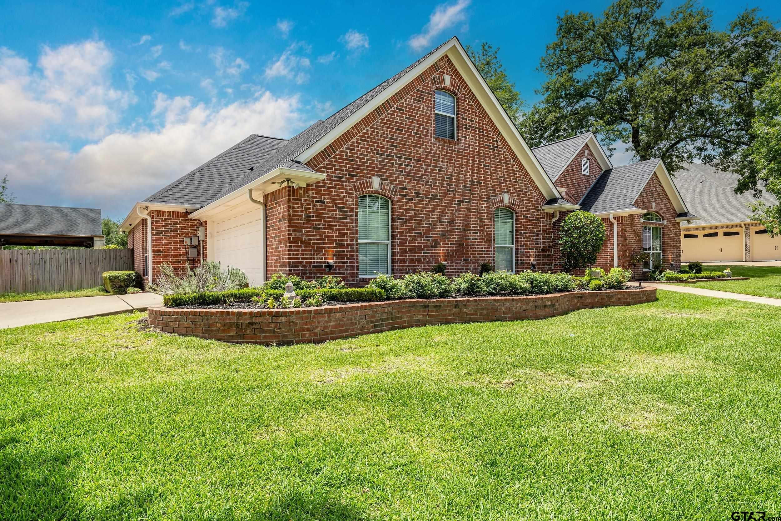 2102 Holly Creek Dr