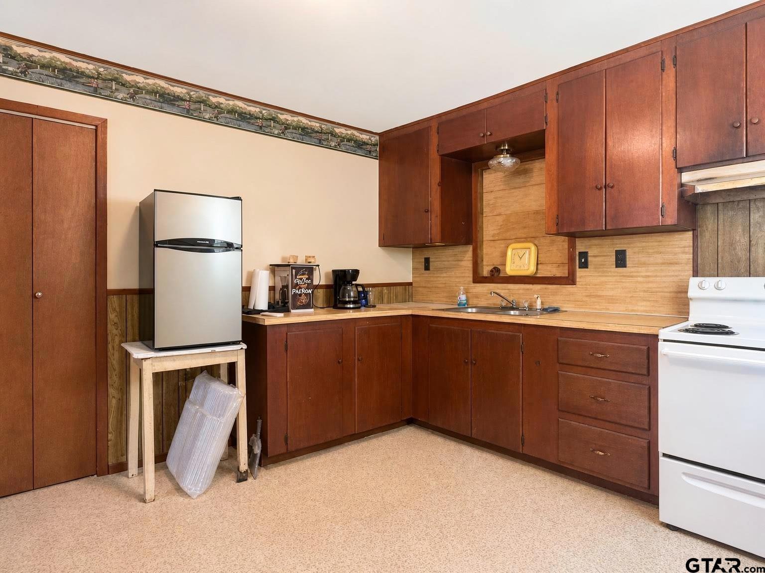 21695 Shady Trail