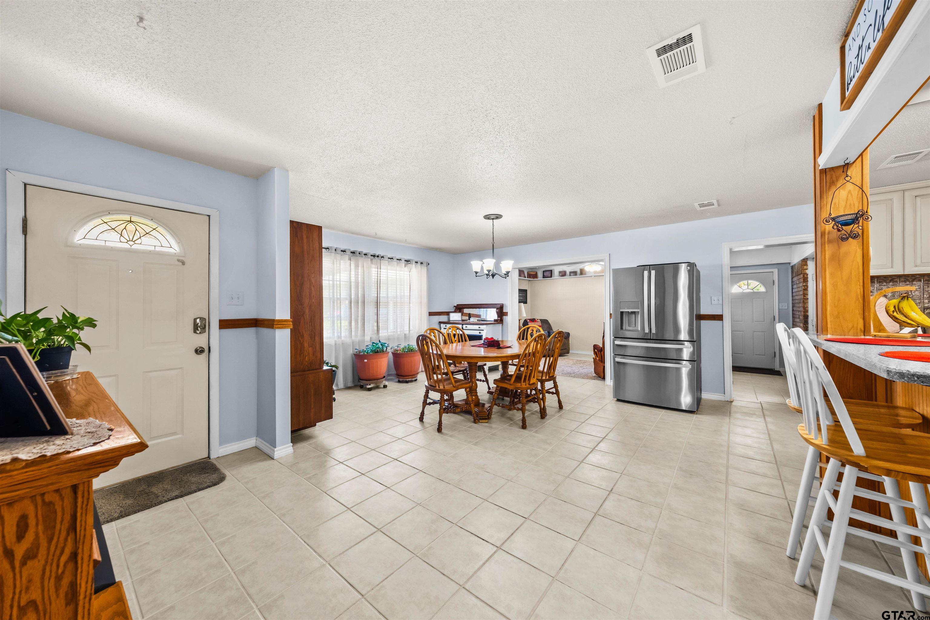 116 Larkspur Ln