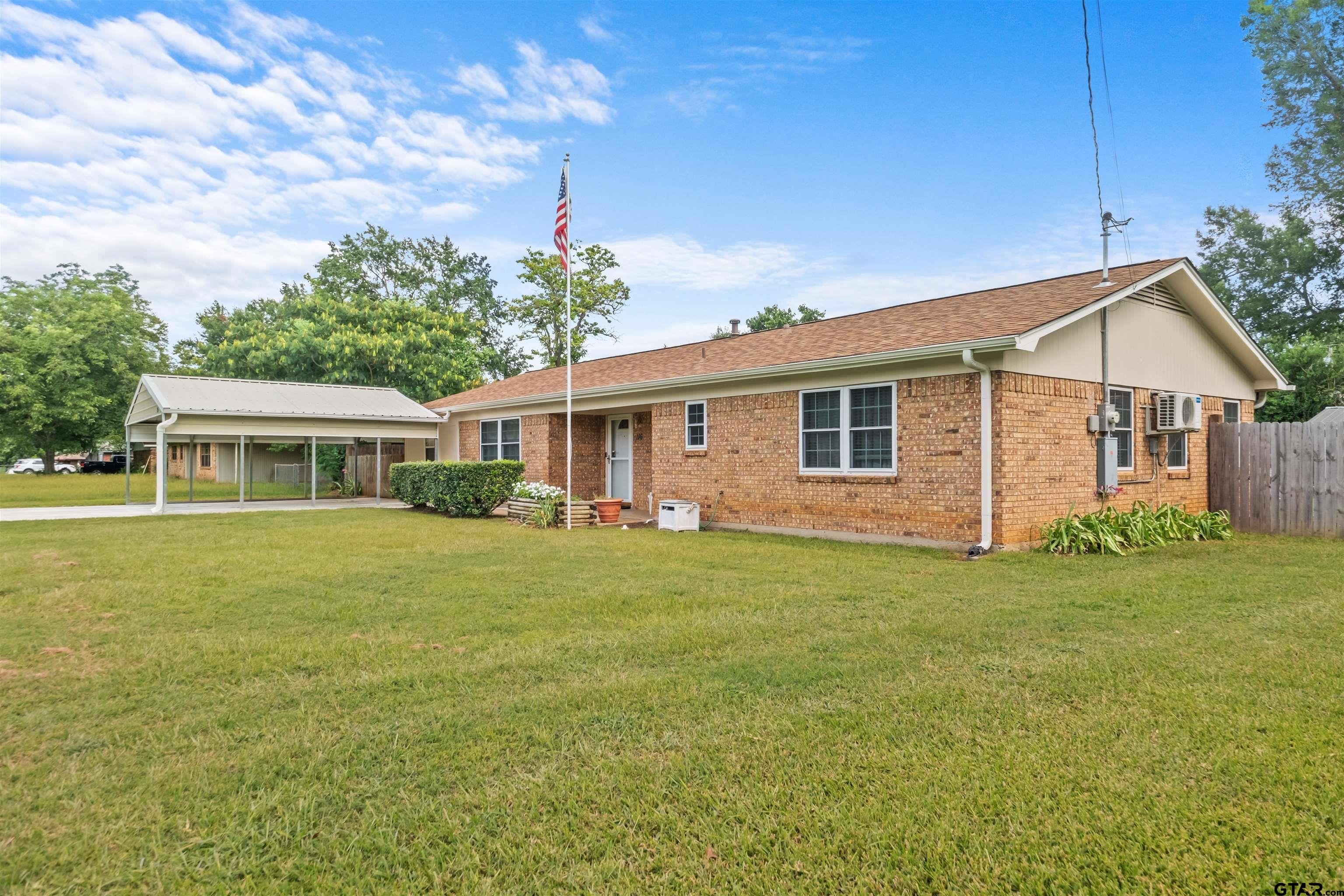 116 Larkspur Ln
