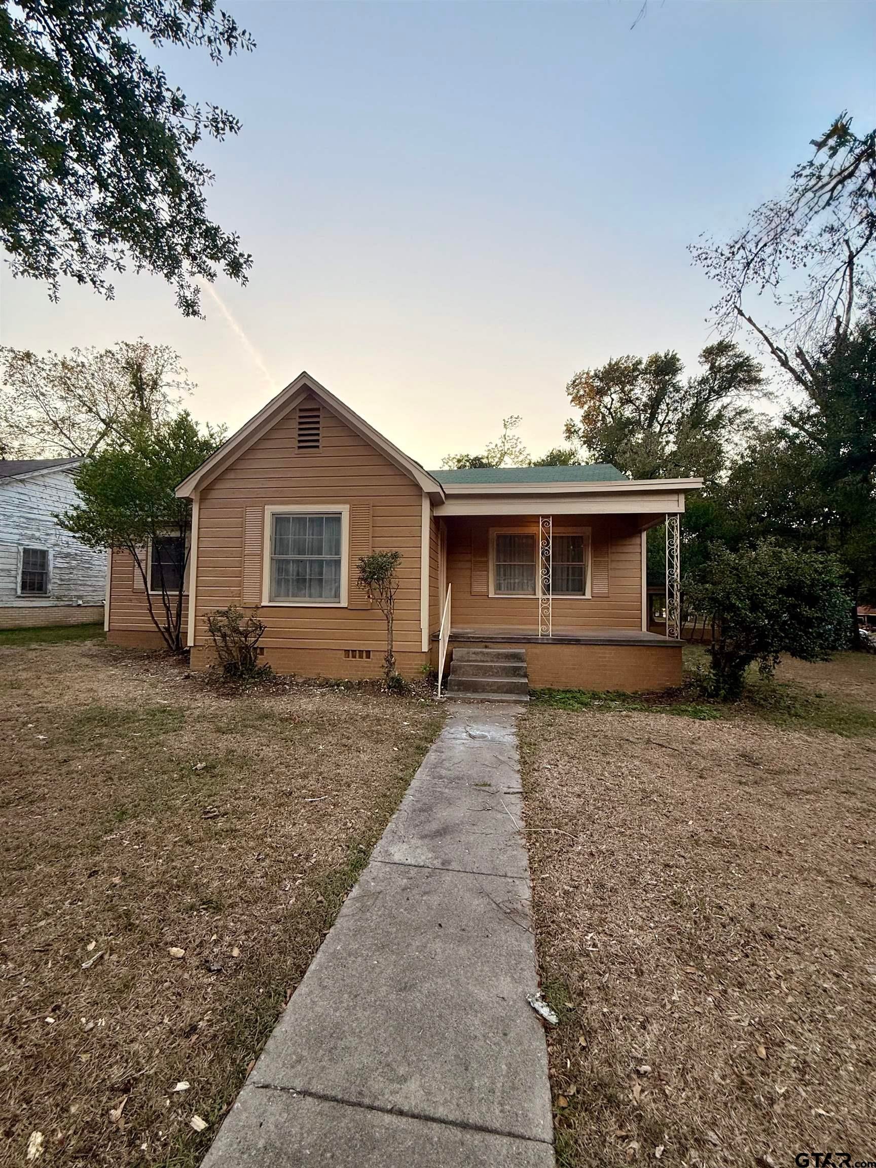 1201 Cole Dr