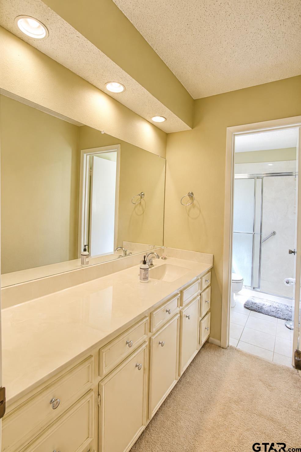 1109 Larkspur Ln