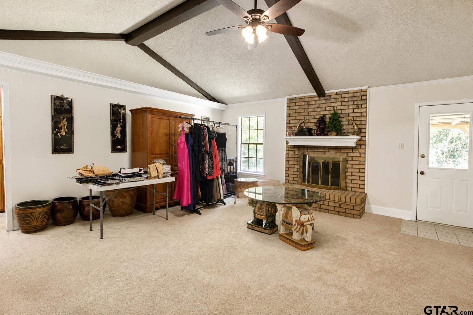 1109 Larkspur Ln