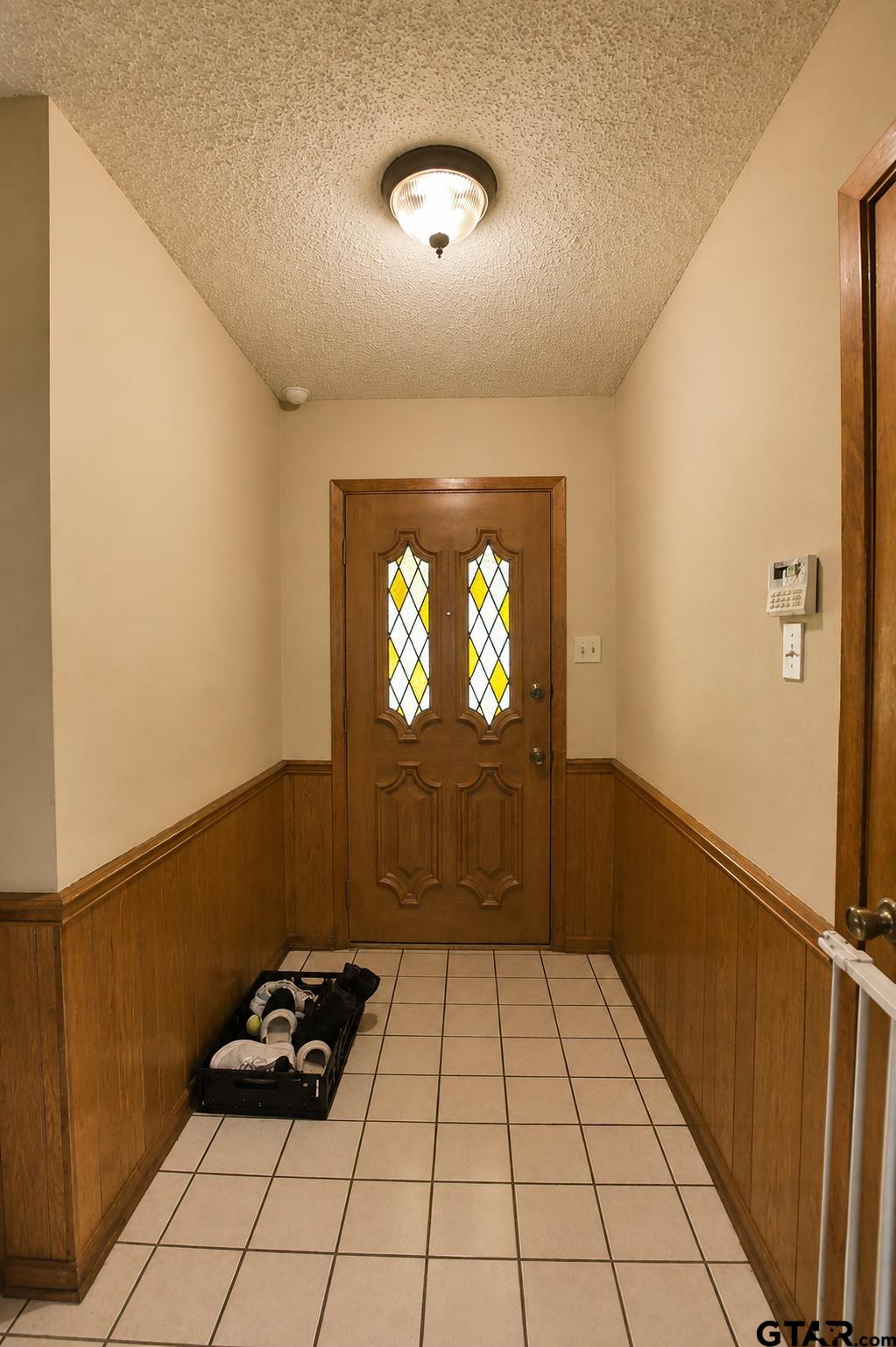 1109 Larkspur Ln