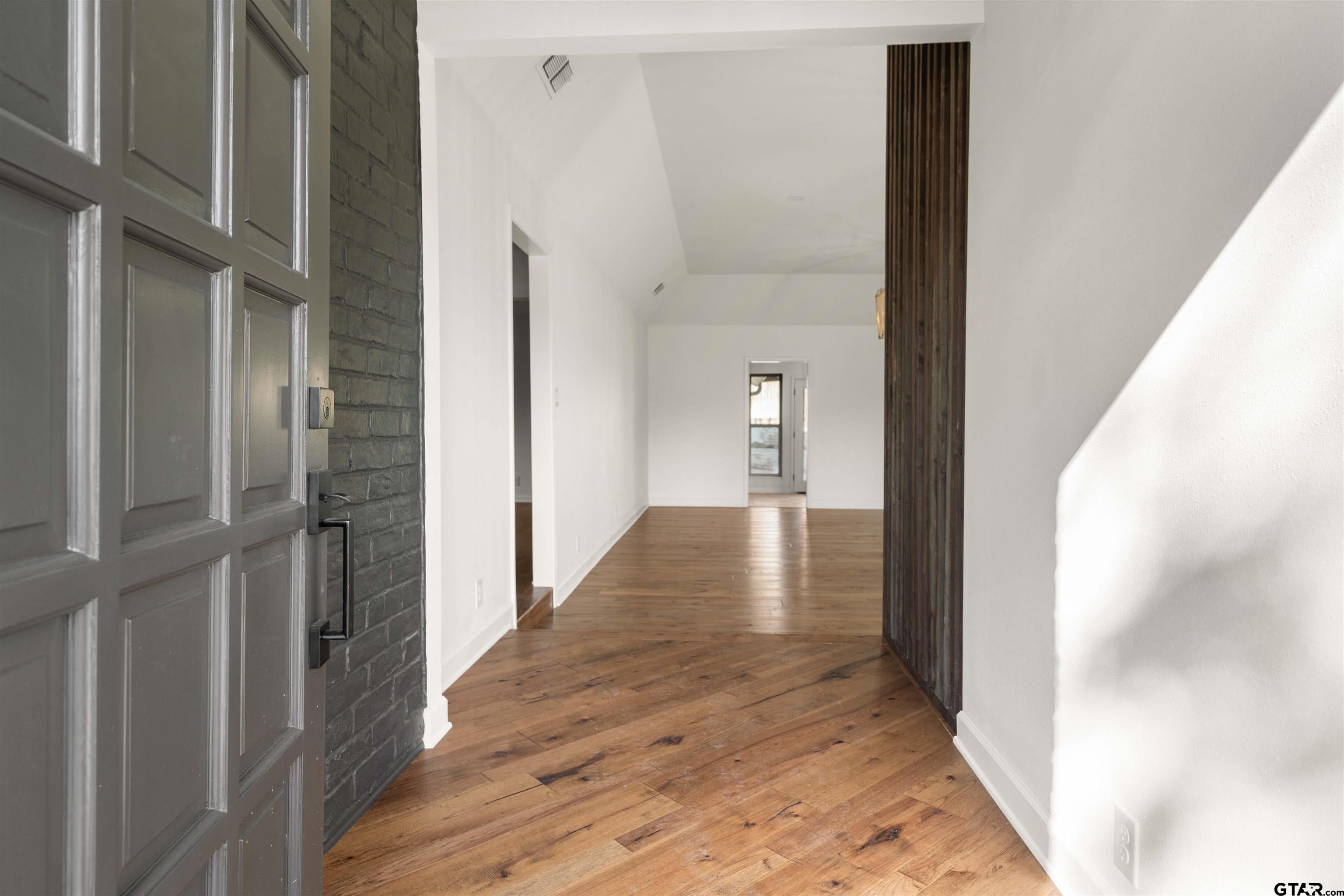 3829 Cloverdale