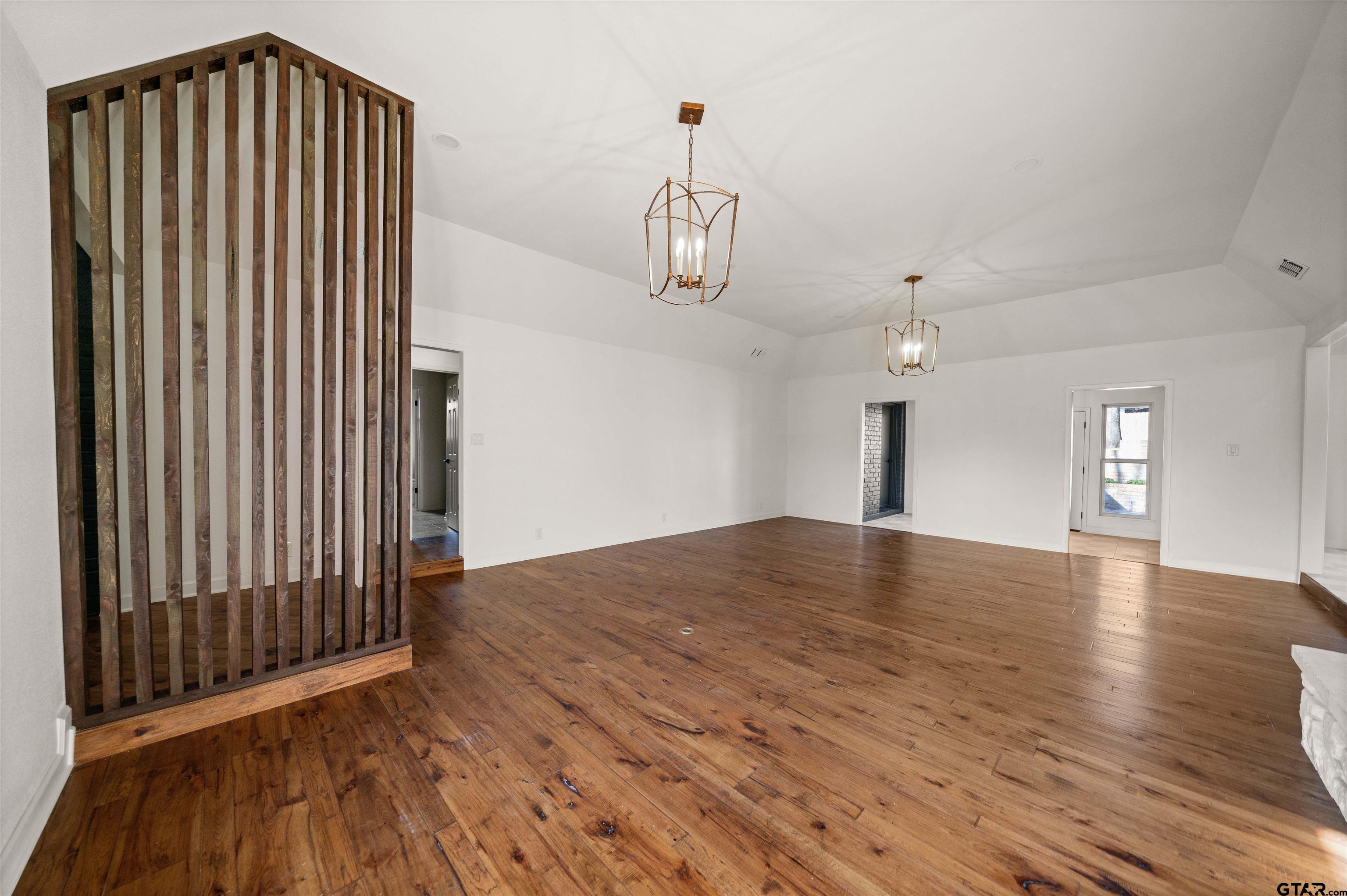 3829 Cloverdale