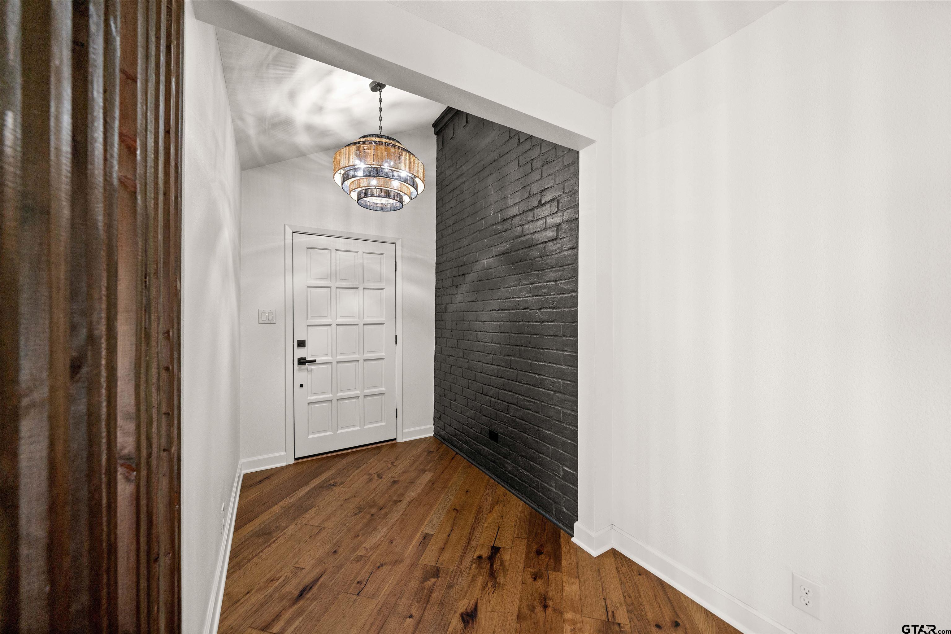 3829 Cloverdale