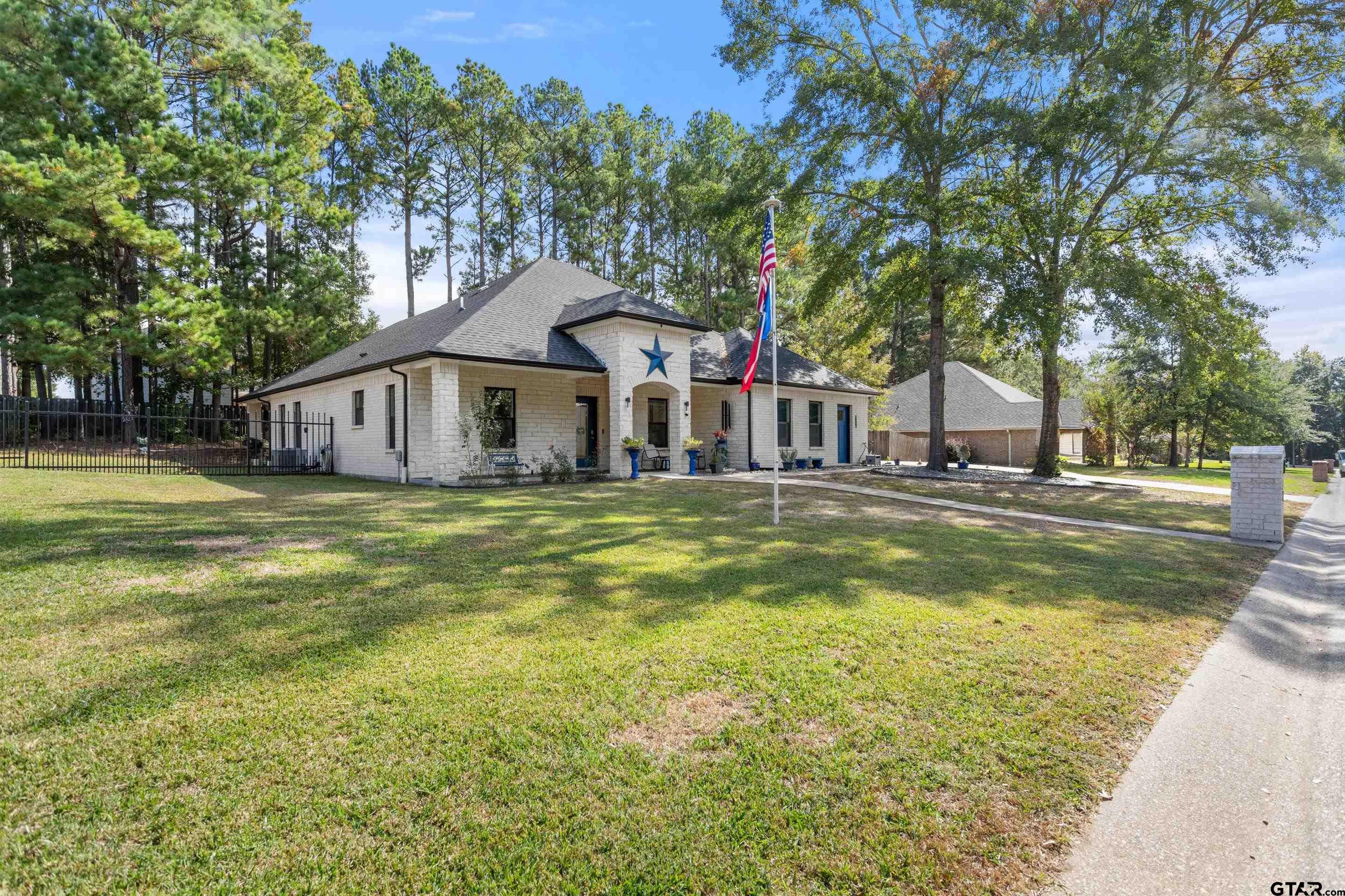 1006 Pebblebrook Ct