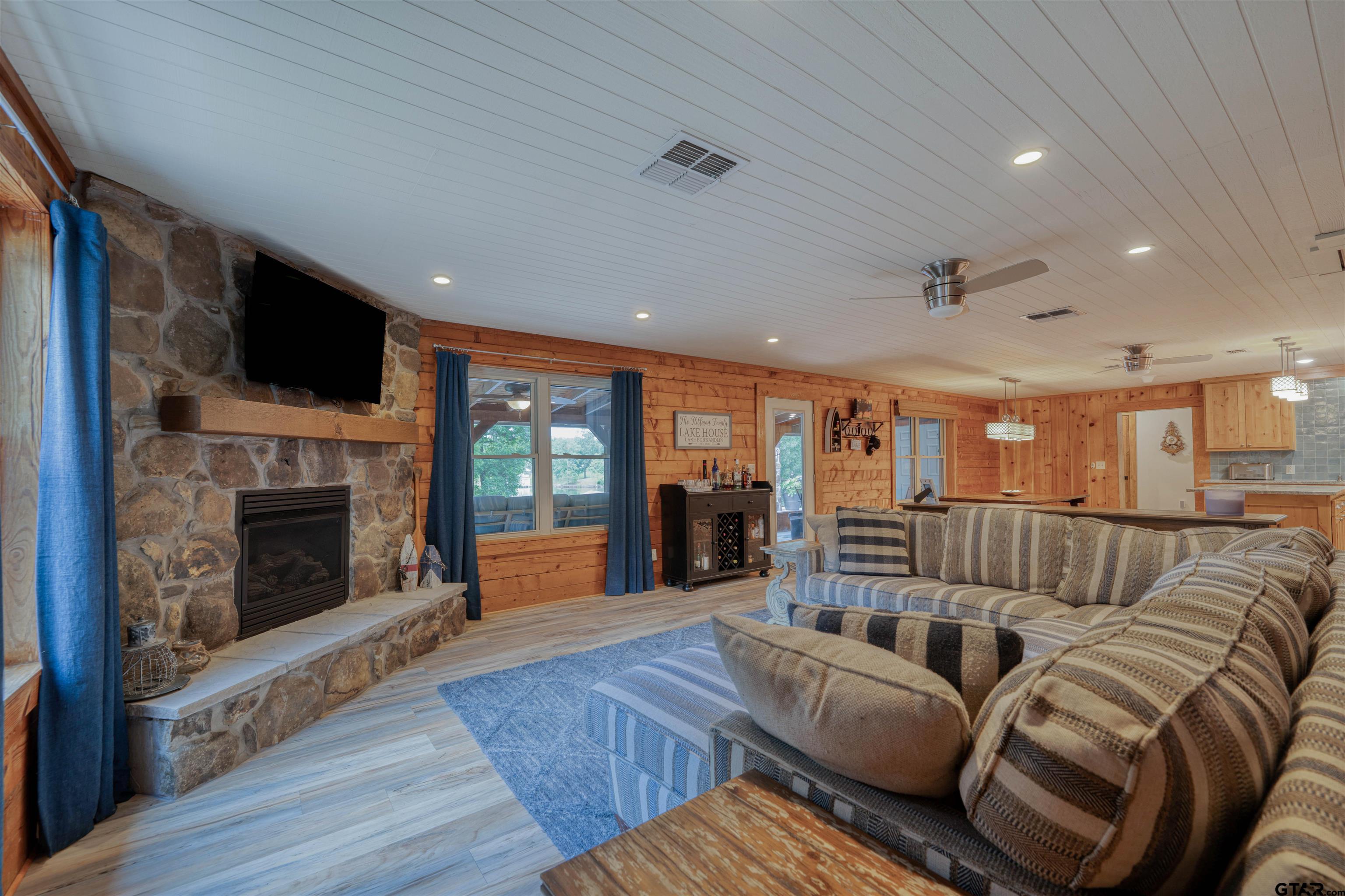 16 County Road 2131