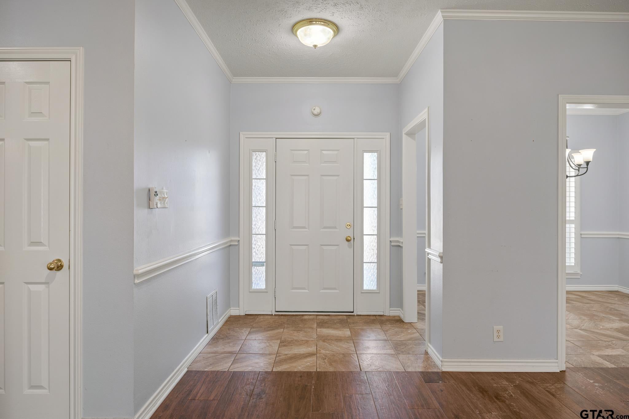 810 Hummingbird Lane
