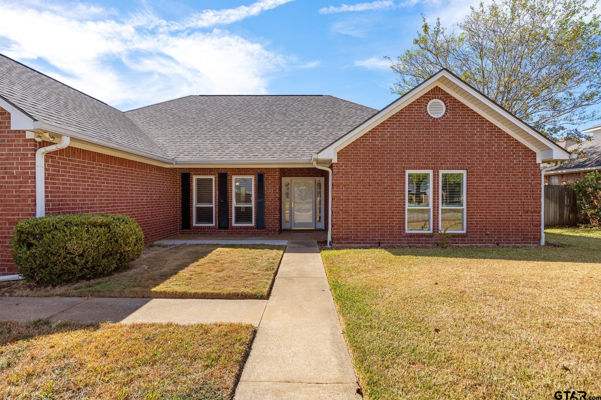 810 Hummingbird Lane