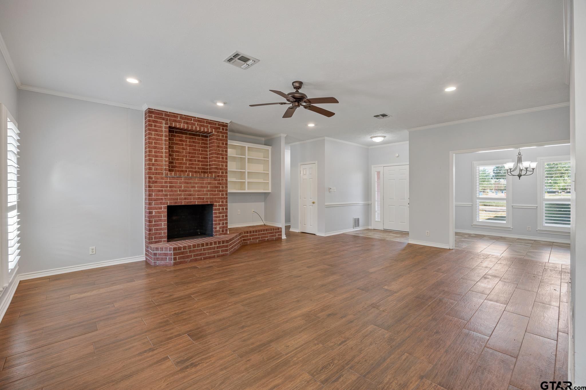 810 Hummingbird Lane