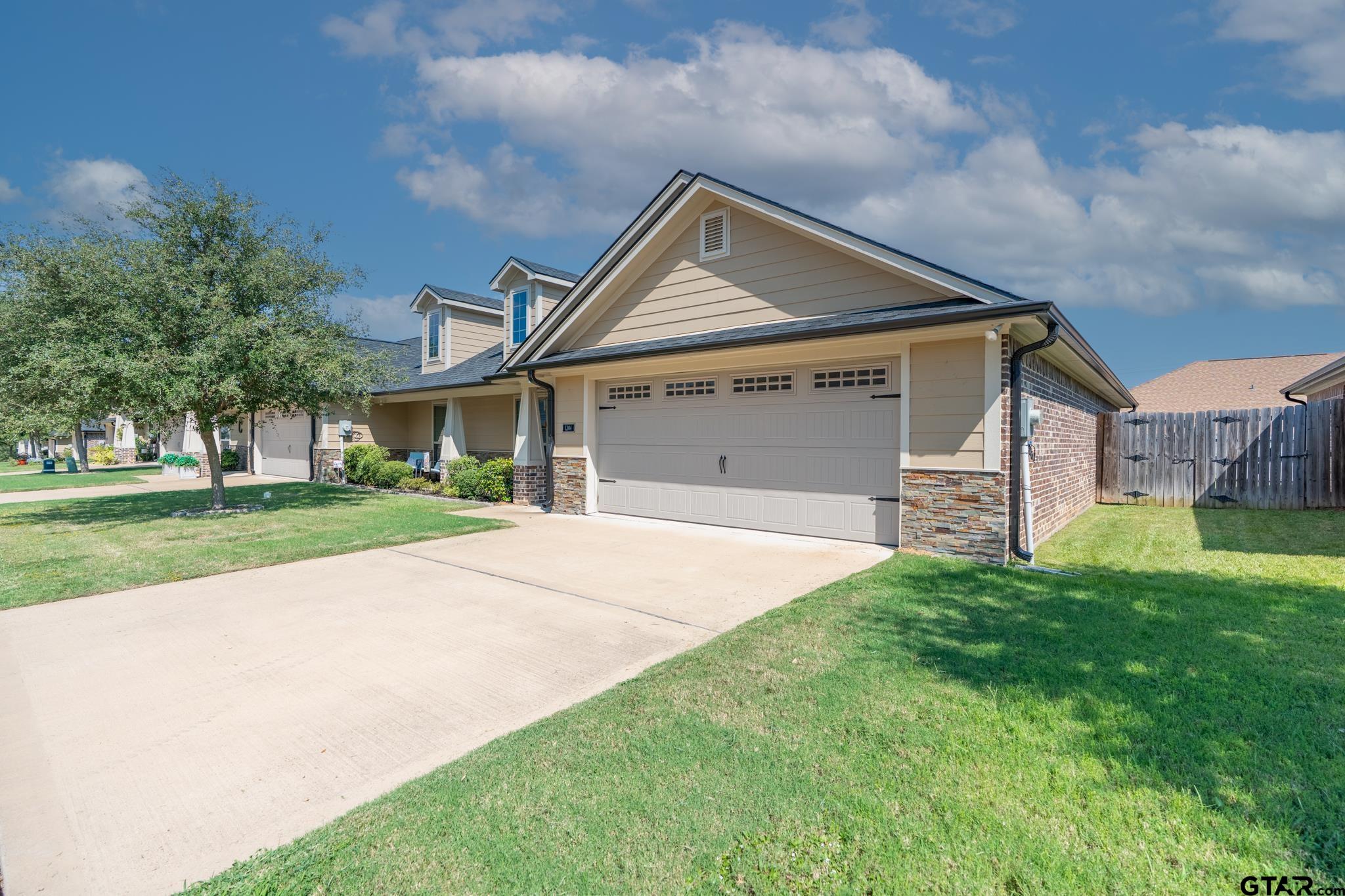 815 E Grande Blvd, #L104