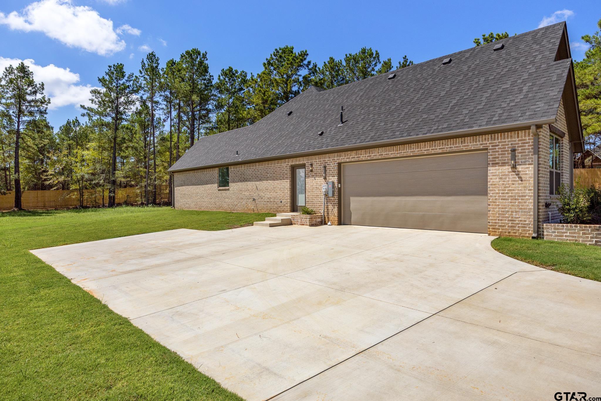 14224 Woodland Pkwy