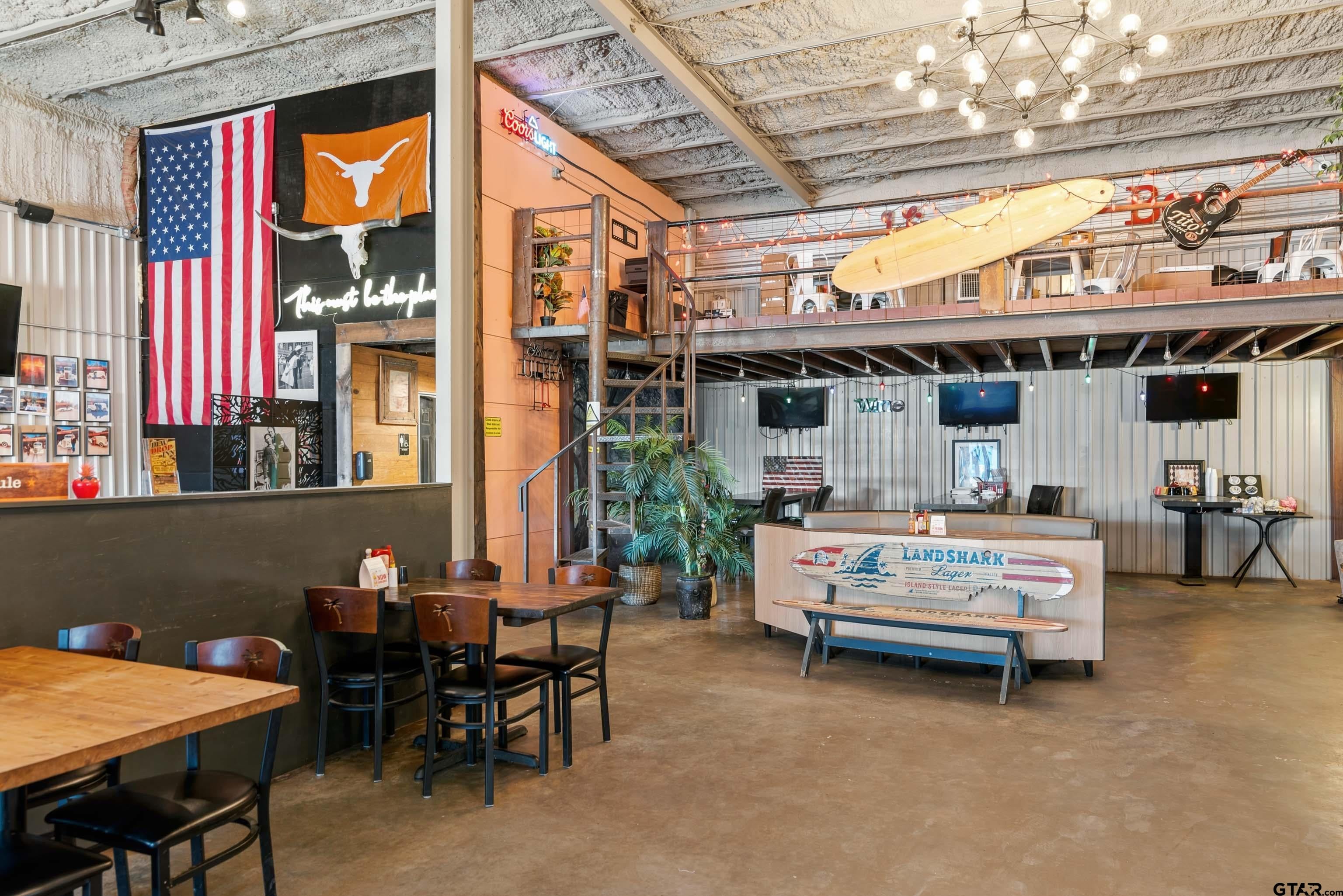1121 S US HWY 271