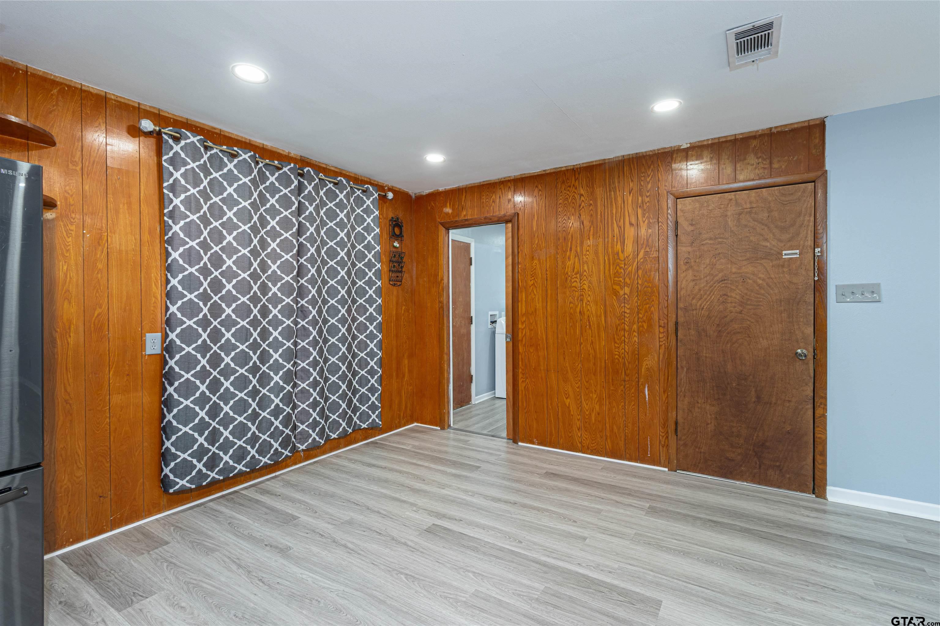 311 E Cottonwood