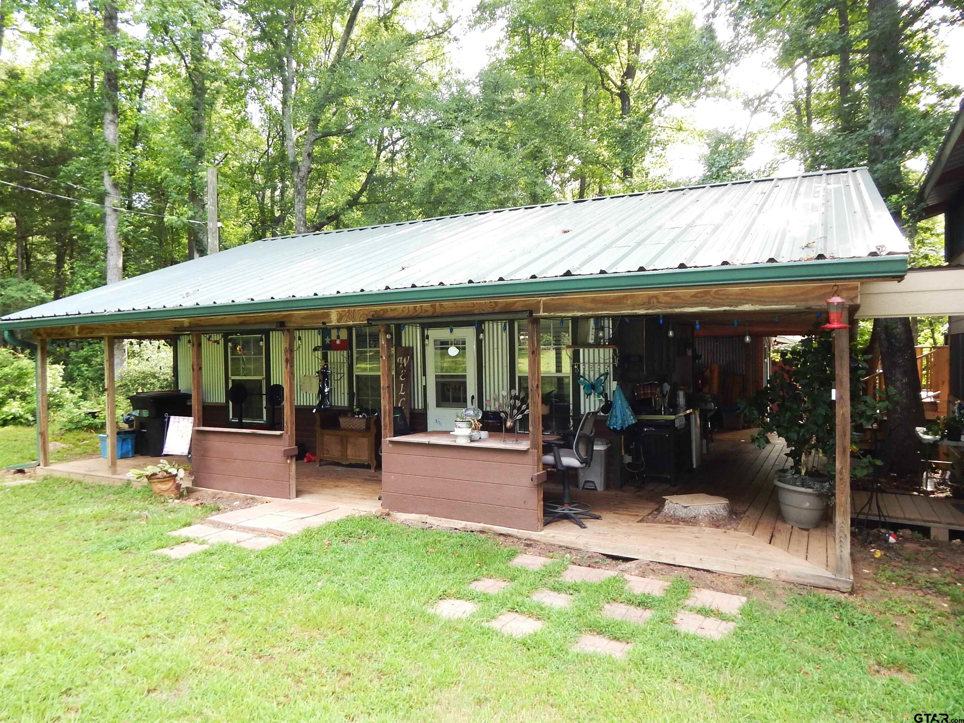 8909 S FM 1795