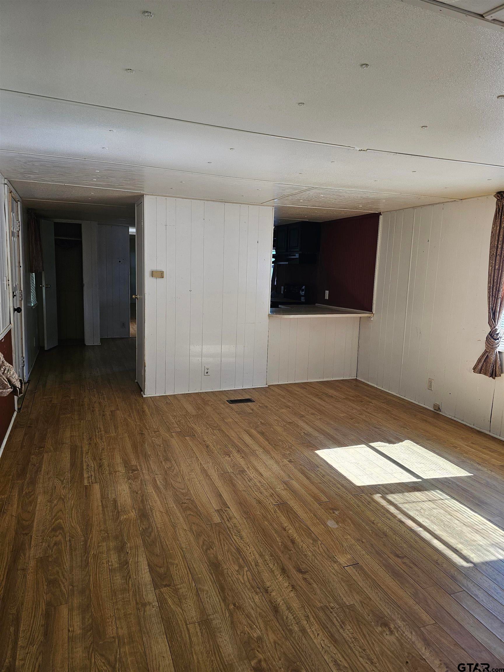 101 Knotty Pine