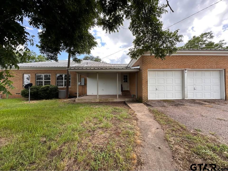 963 S Marcus St. (US Hwy 69)