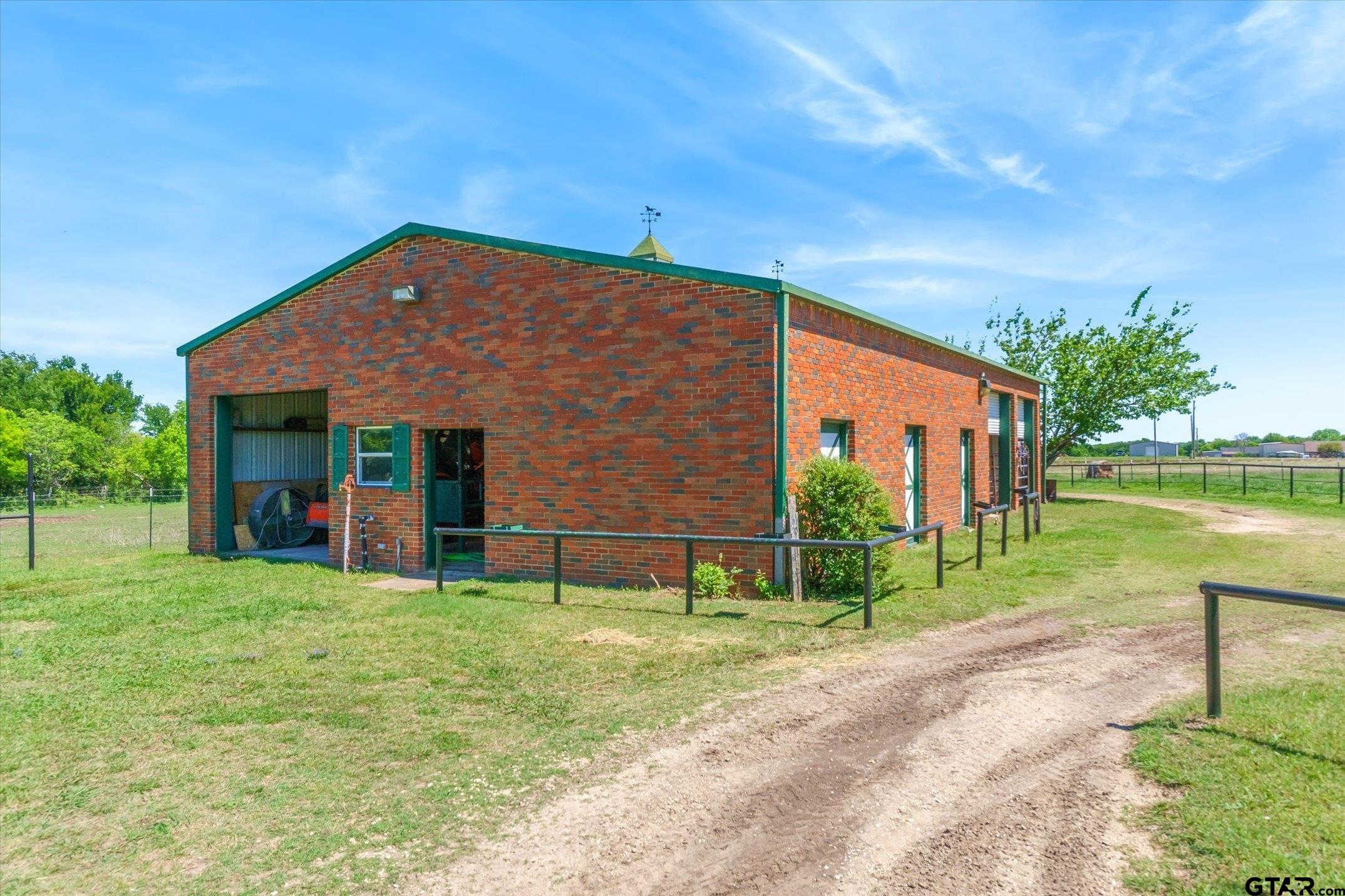 2201 E Fm 813, Ennis, TX, 75119, USA, 5 Bedrooms Bedrooms, ,6 BathroomsBathrooms,Residential,Active,2201 E Fm 813,26006372
