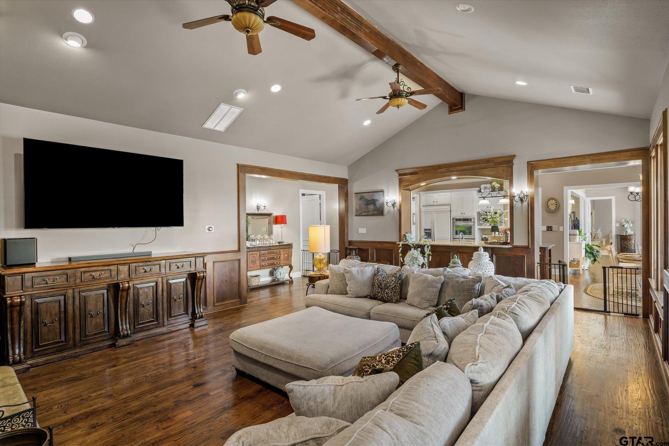 2201 E Fm 813, Ennis, TX, 75119, USA, 5 Bedrooms Bedrooms, ,6 BathroomsBathrooms,Residential,Active,2201 E Fm 813,26006372