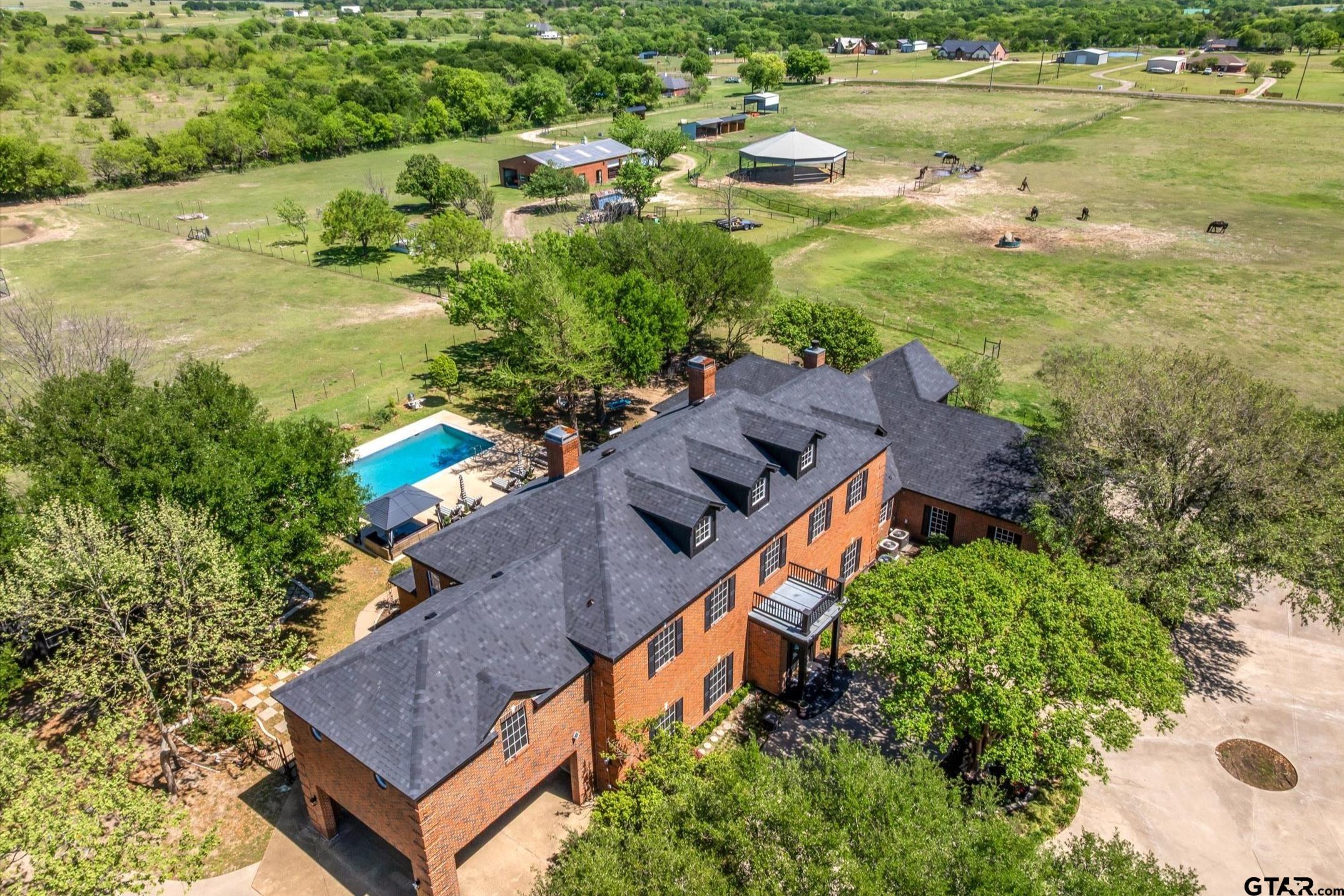 2201 E Fm 813, Ennis, TX, 75119, USA, 5 Bedrooms Bedrooms, ,6 BathroomsBathrooms,Residential,Active,2201 E Fm 813,26006372
