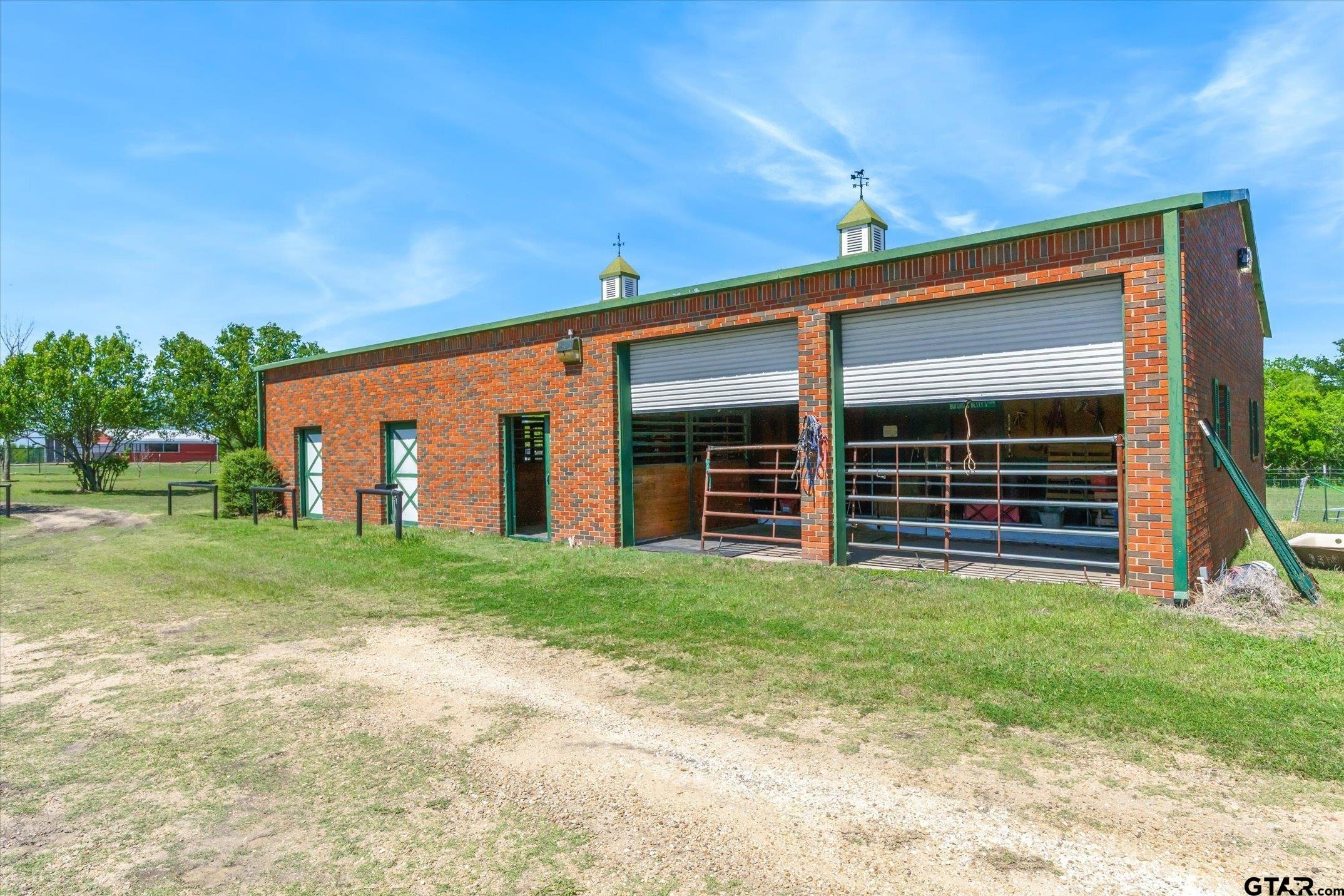 2201 E Fm 813, Ennis, TX, 75119, USA, 5 Bedrooms Bedrooms, ,6 BathroomsBathrooms,Residential,Active,2201 E Fm 813,26006372