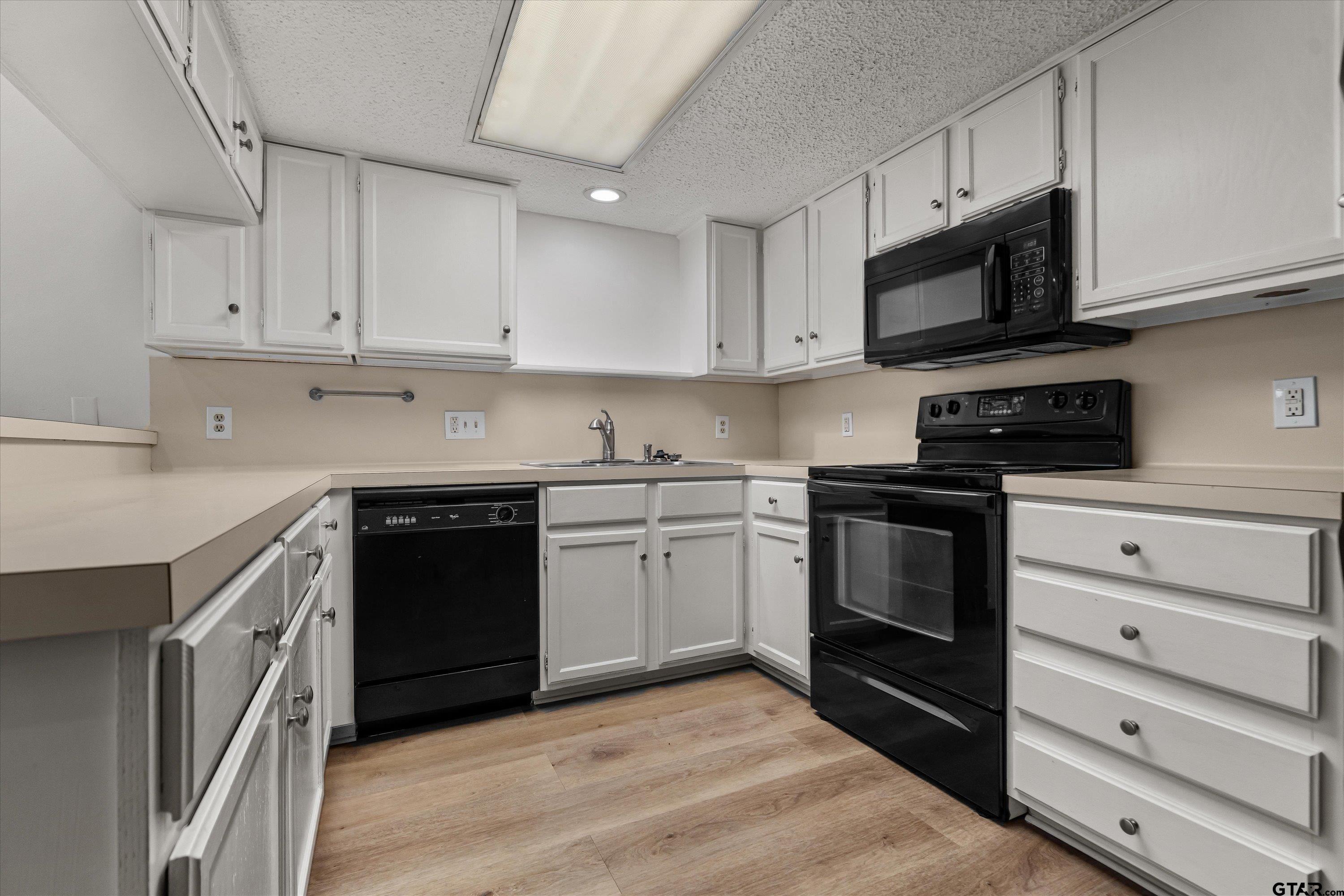 2404 Villa Ct