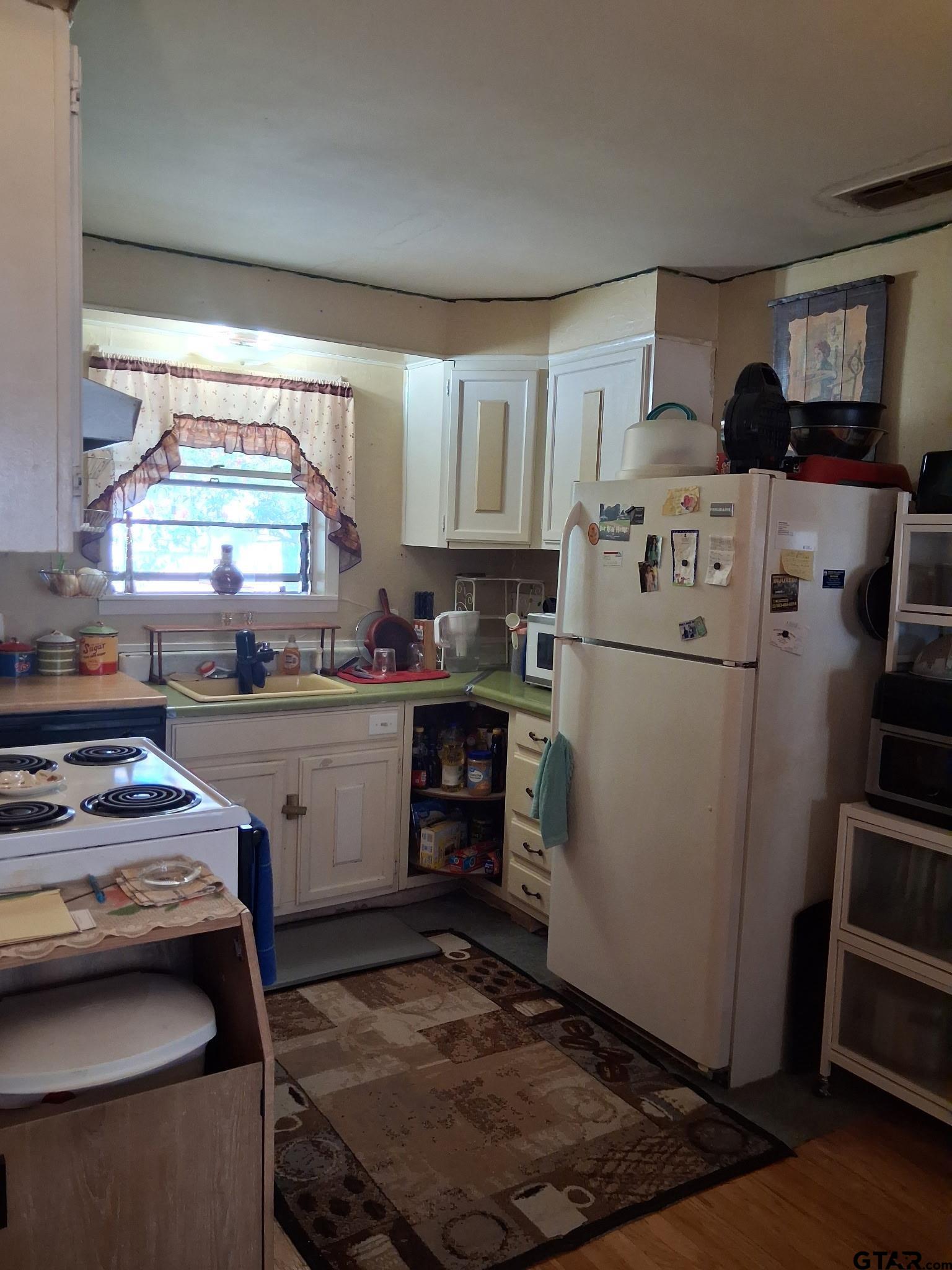 122 Knotty Pine