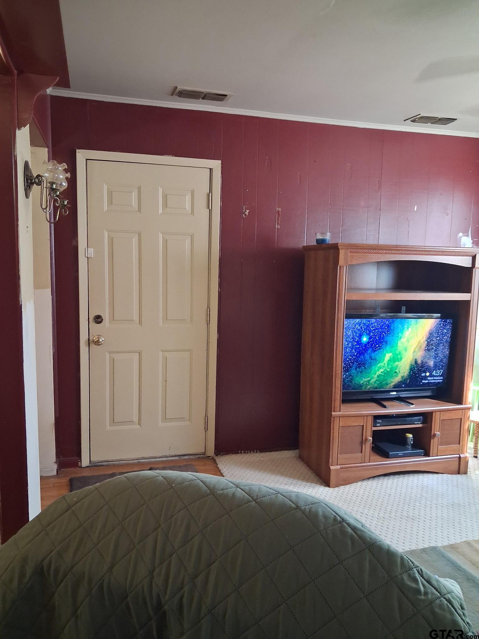 122 Knotty Pine
