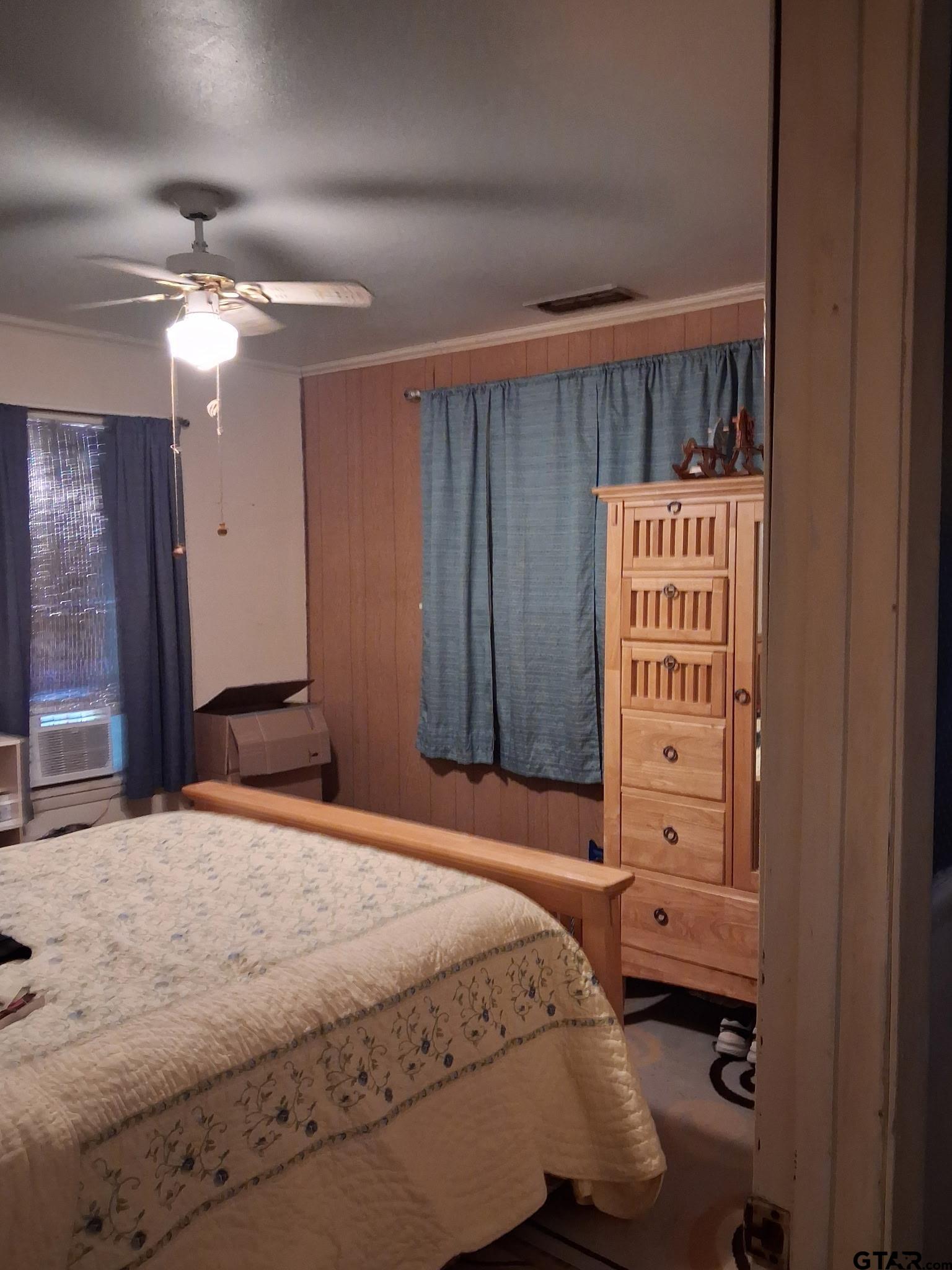 122 Knotty Pine