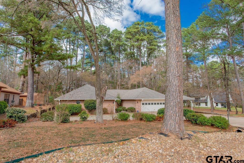 1633 Brookhollow