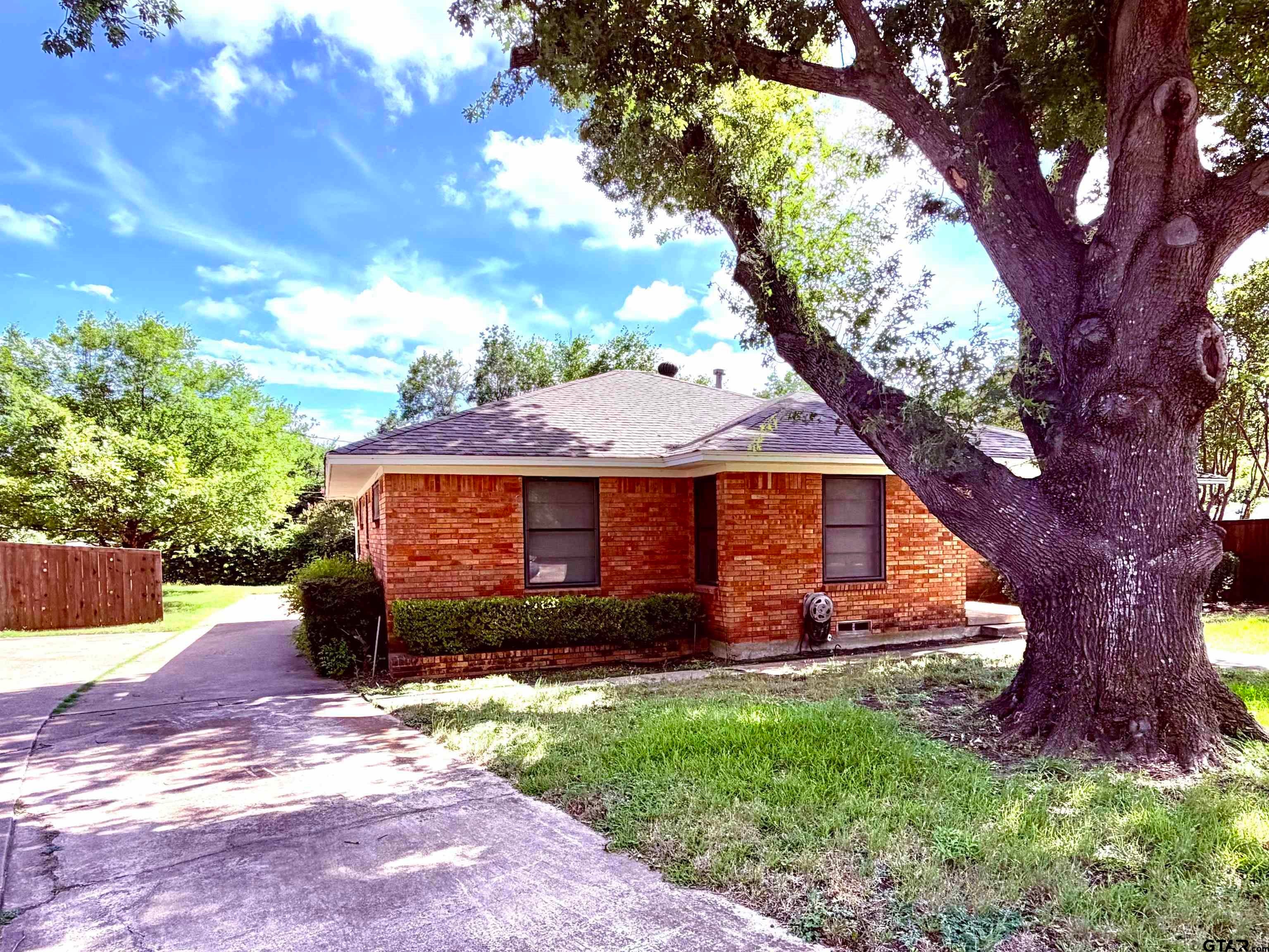 2204 Newgate Dr