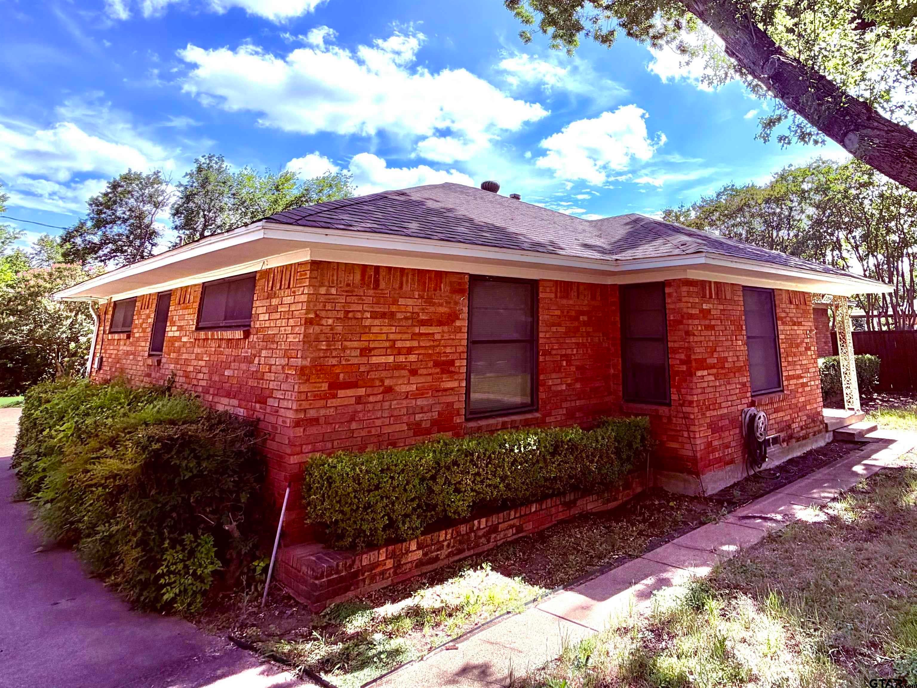 2204 Newgate Dr