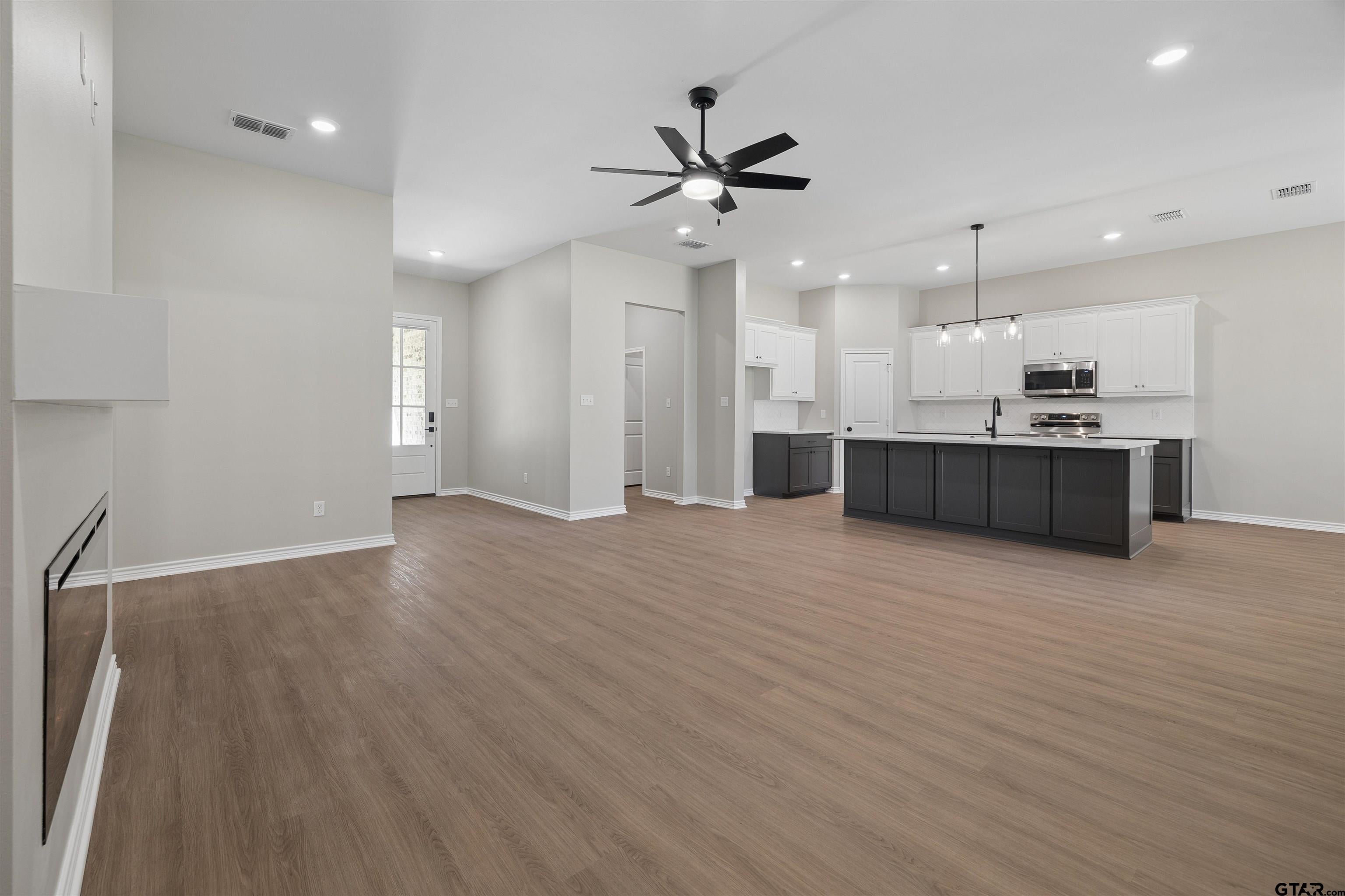 12137 Pinecrest Dr