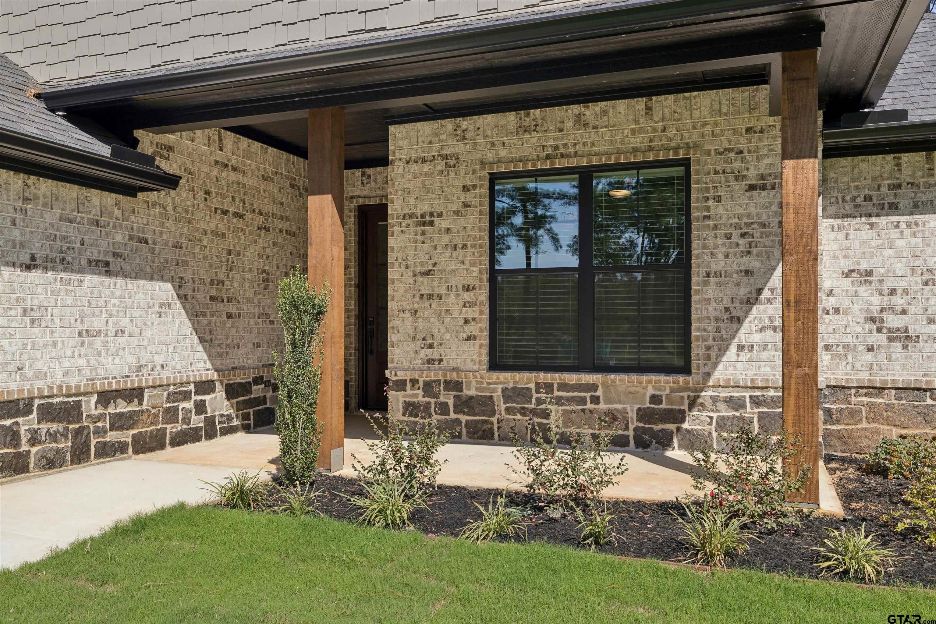 12137 Pinecrest Dr