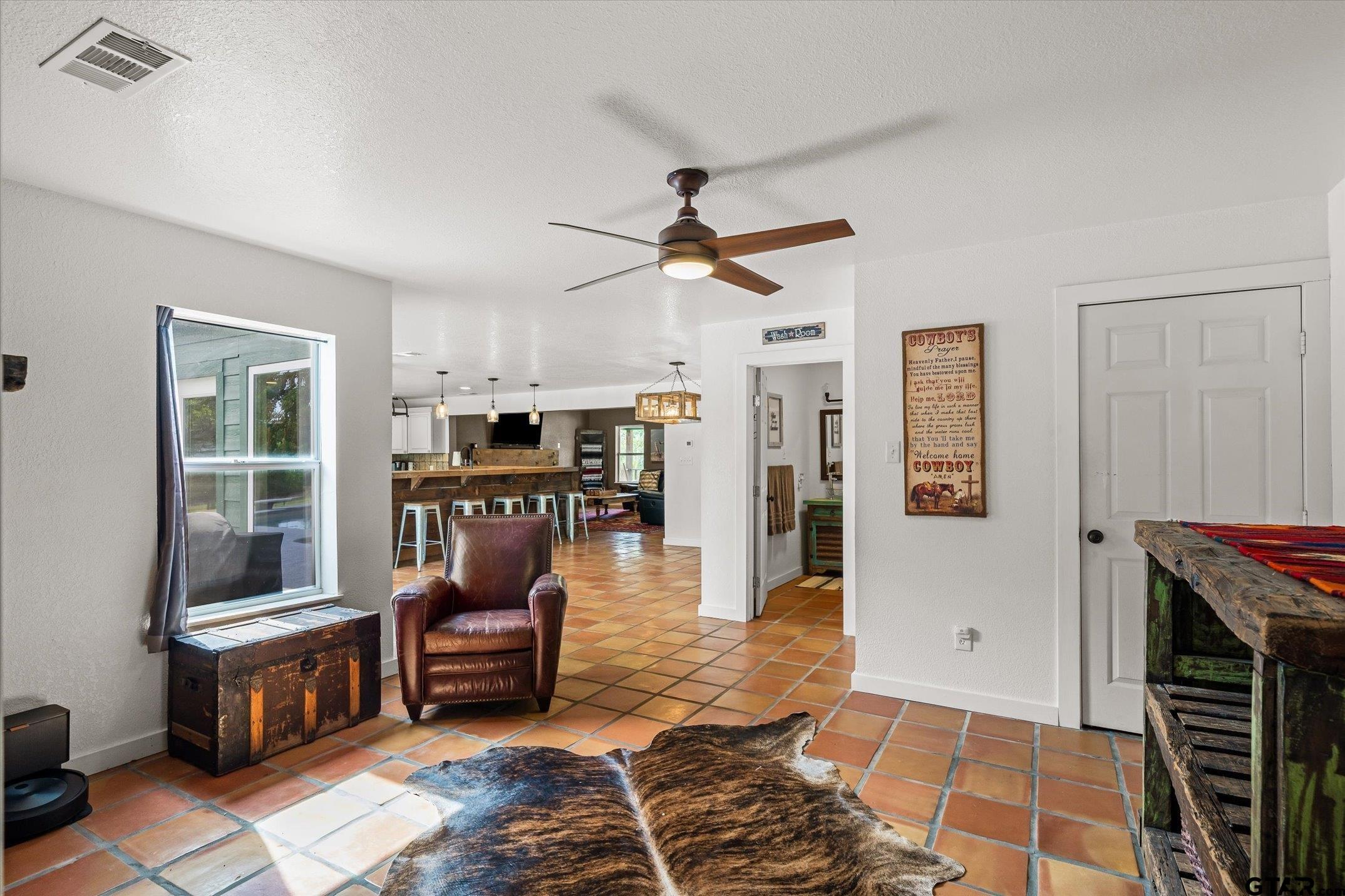 11101 County Road 104, Kaufman, TX, 75142, USA, 4 Bedrooms Bedrooms, ,3 BathroomsBathrooms,Residential,Active,11101 County Road 104,26006446