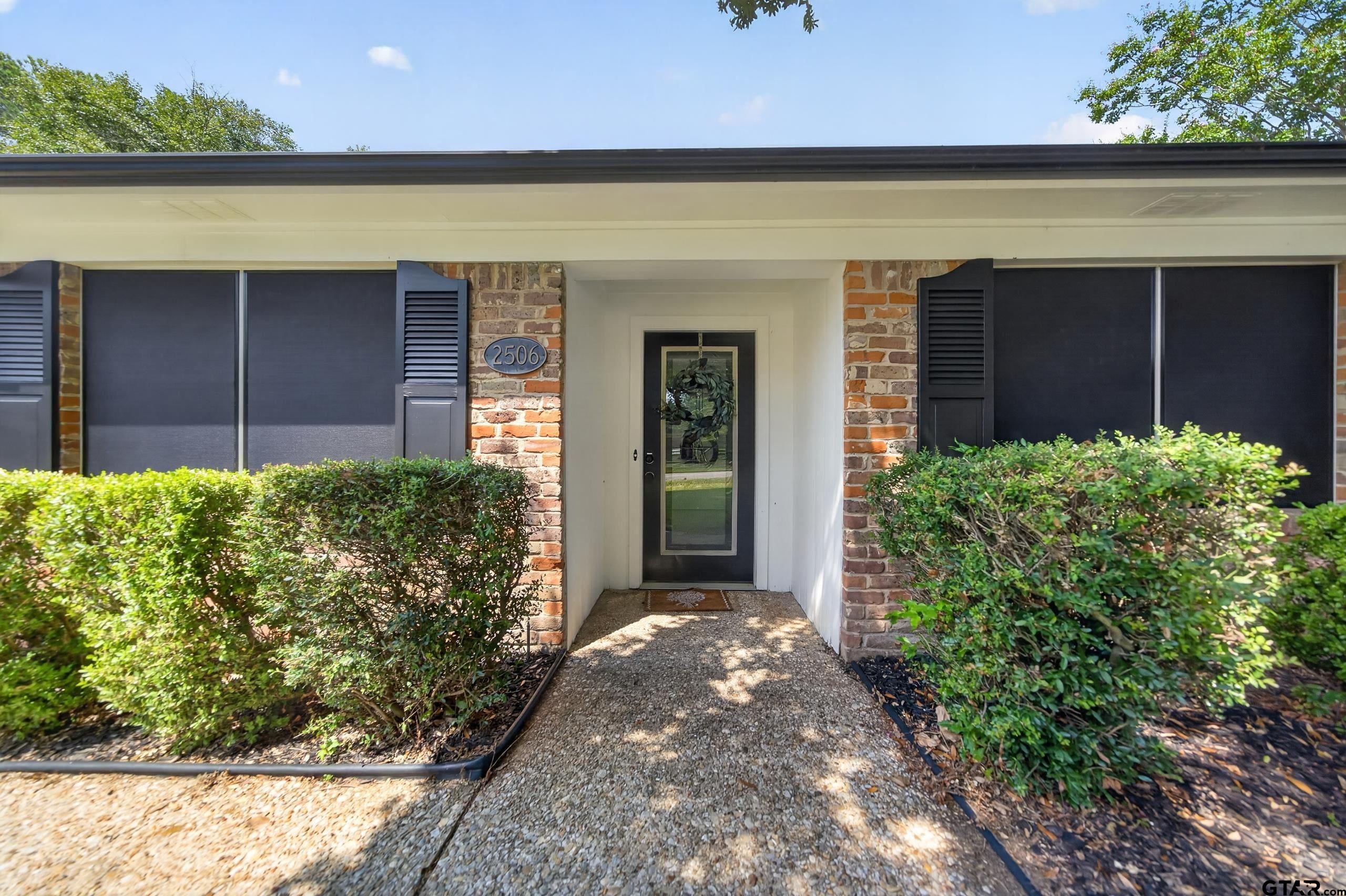 2506 Merry Lane