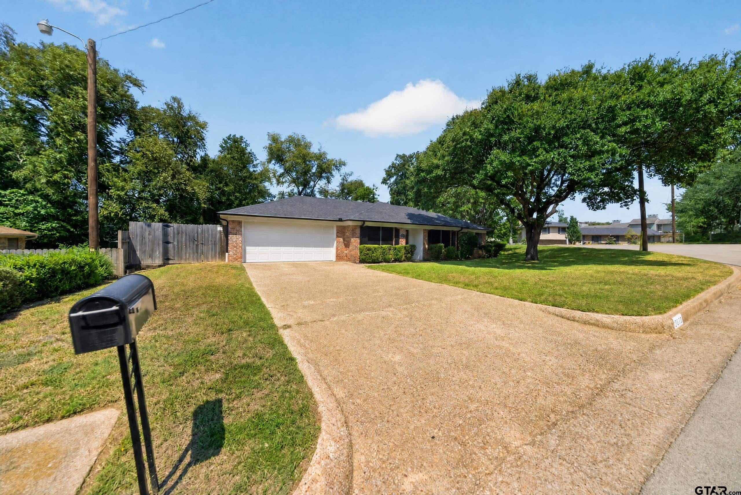 2506 Merry Lane